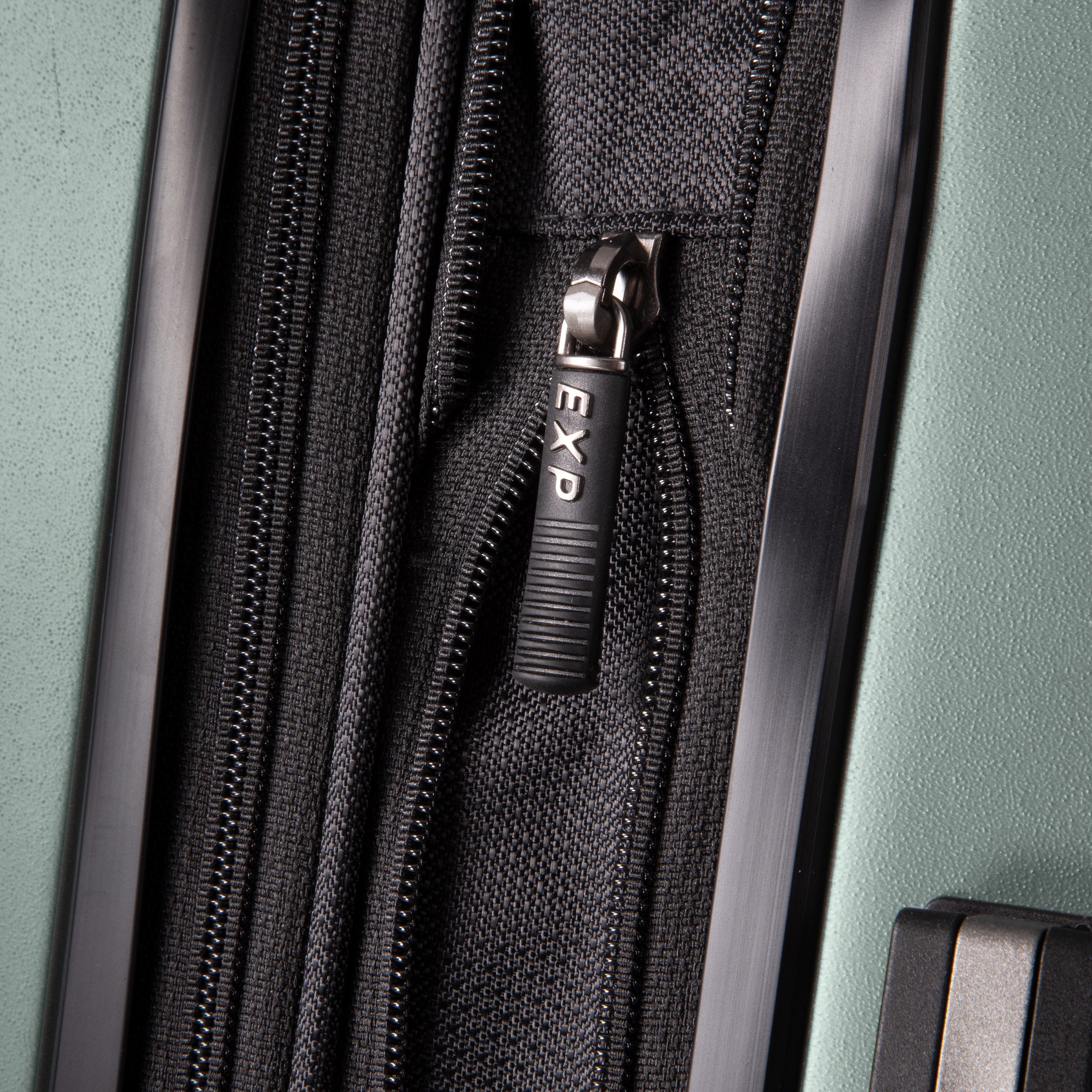Ricardo Elan Hardside Expandable Carry-on Suitcase with Packing Cube