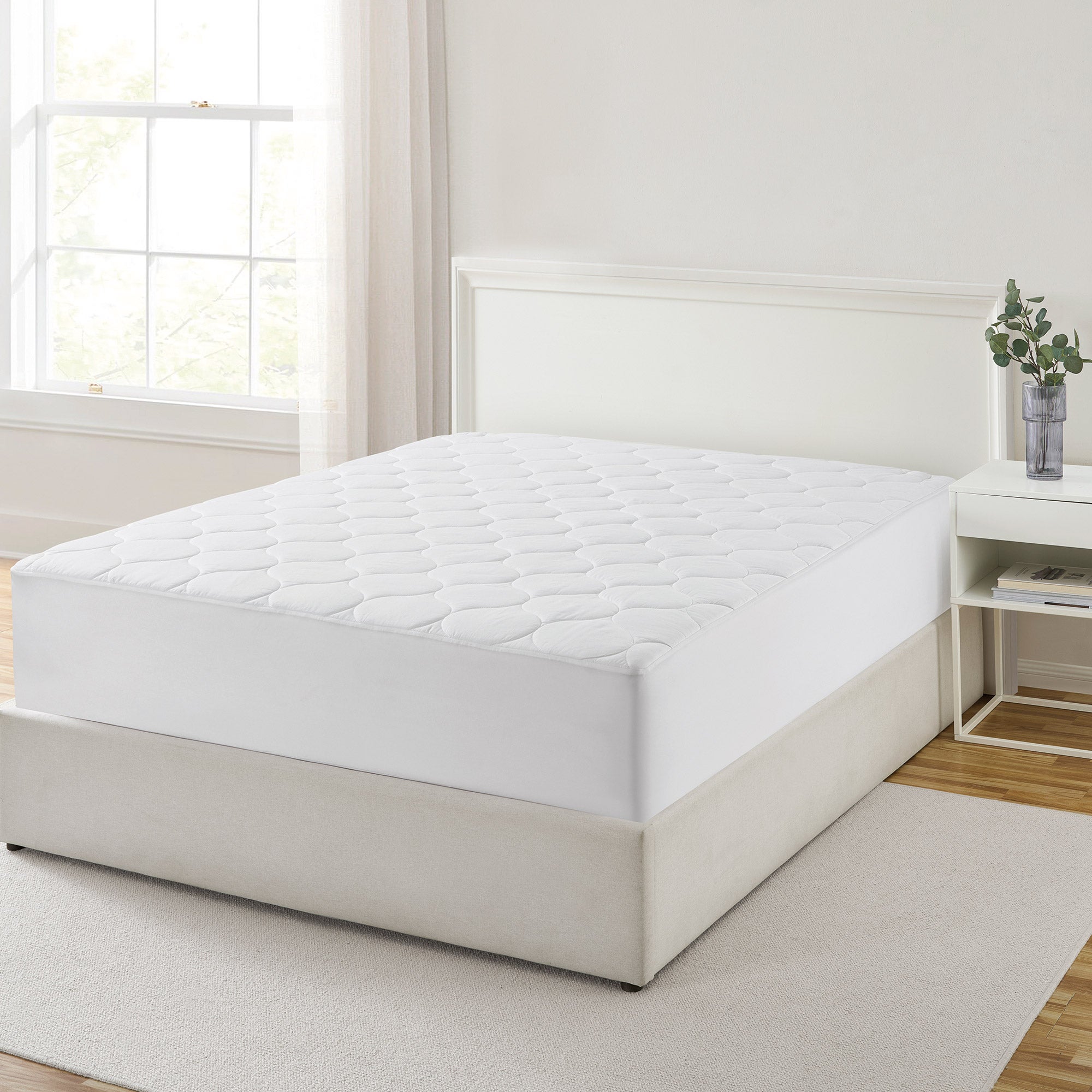 Brookstone .25" Quilted Heated Mattress Pad