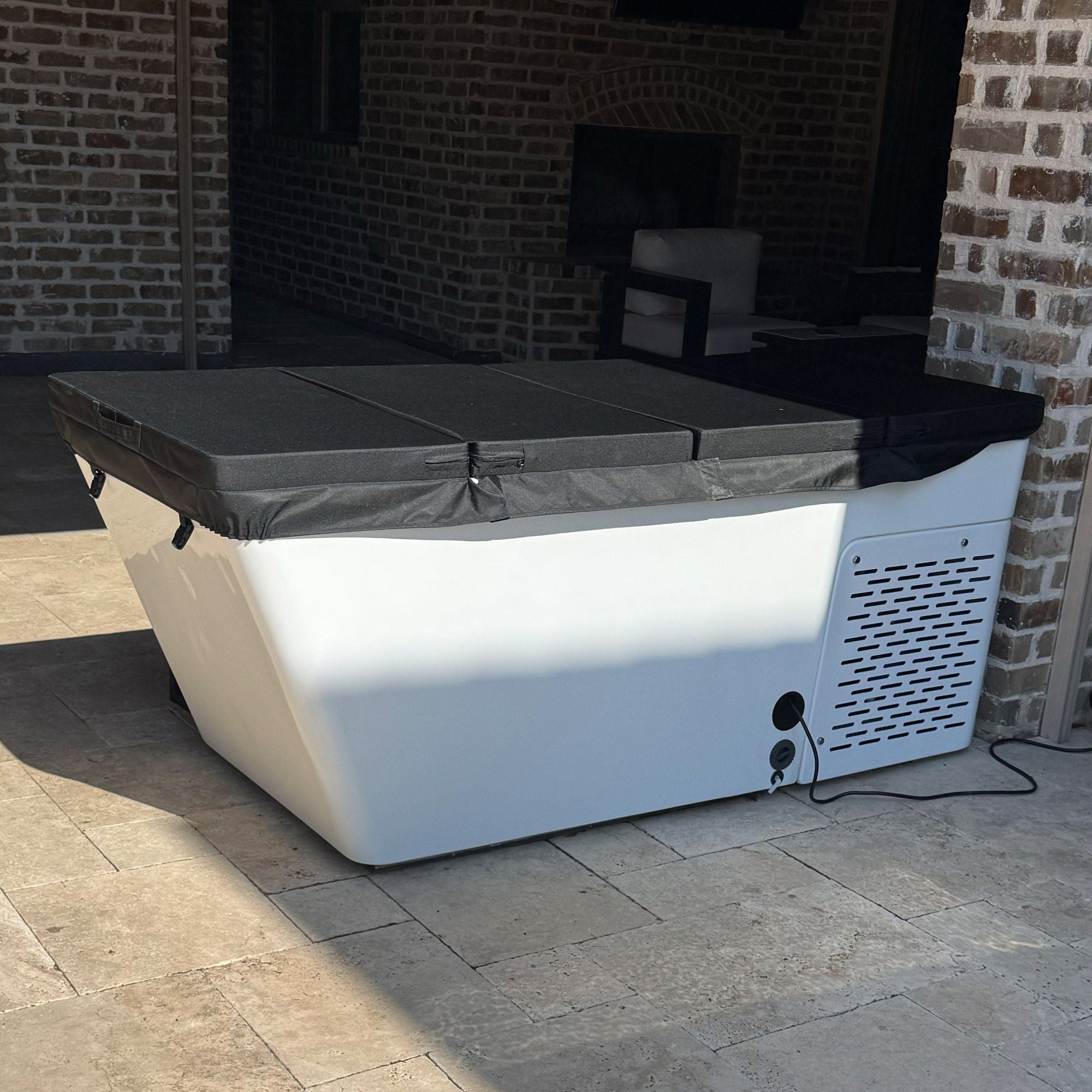 LifeTrend Solitude Integrated Cold Plunge & Hot Soak Tub
