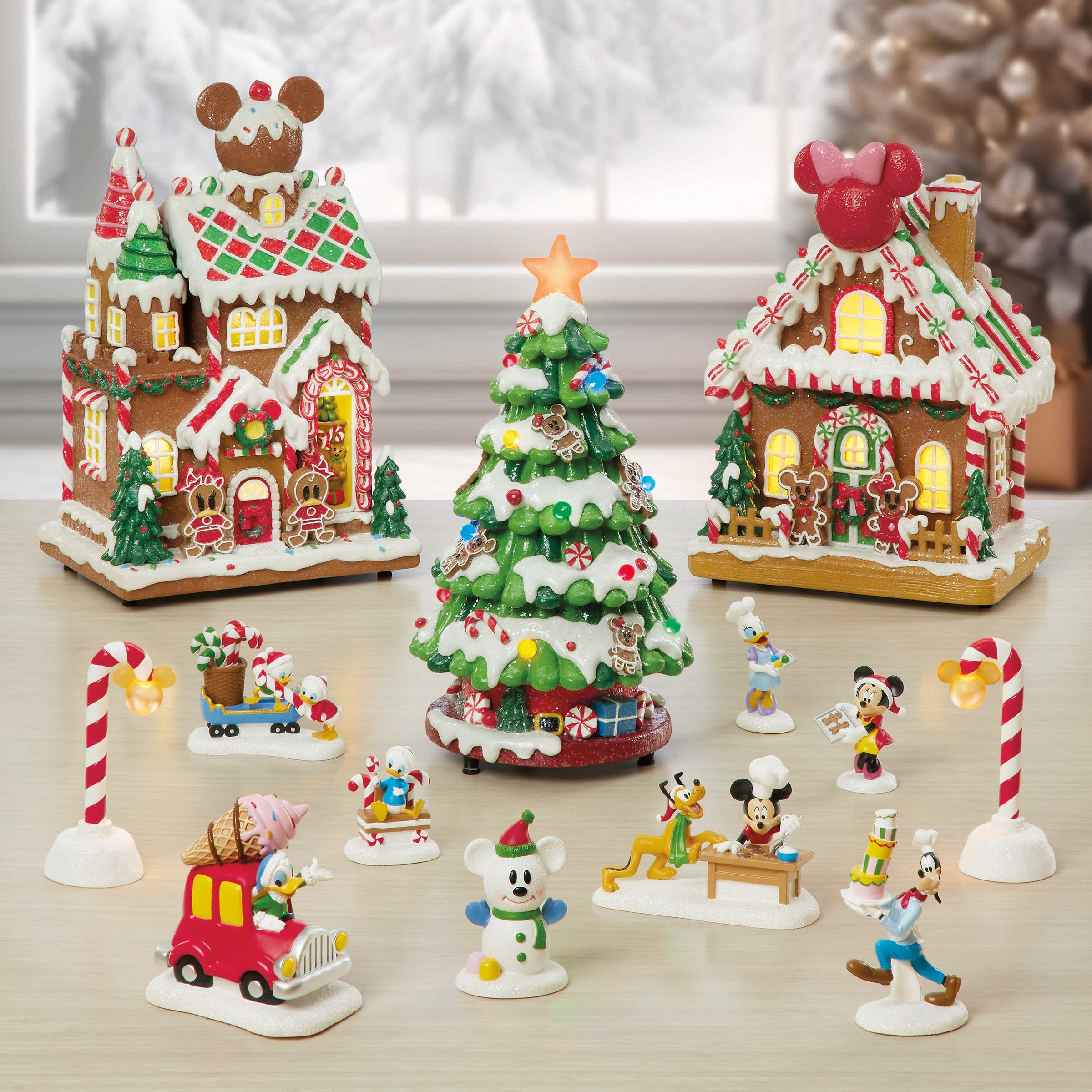 Disney Holiday Village, 13-piece Set