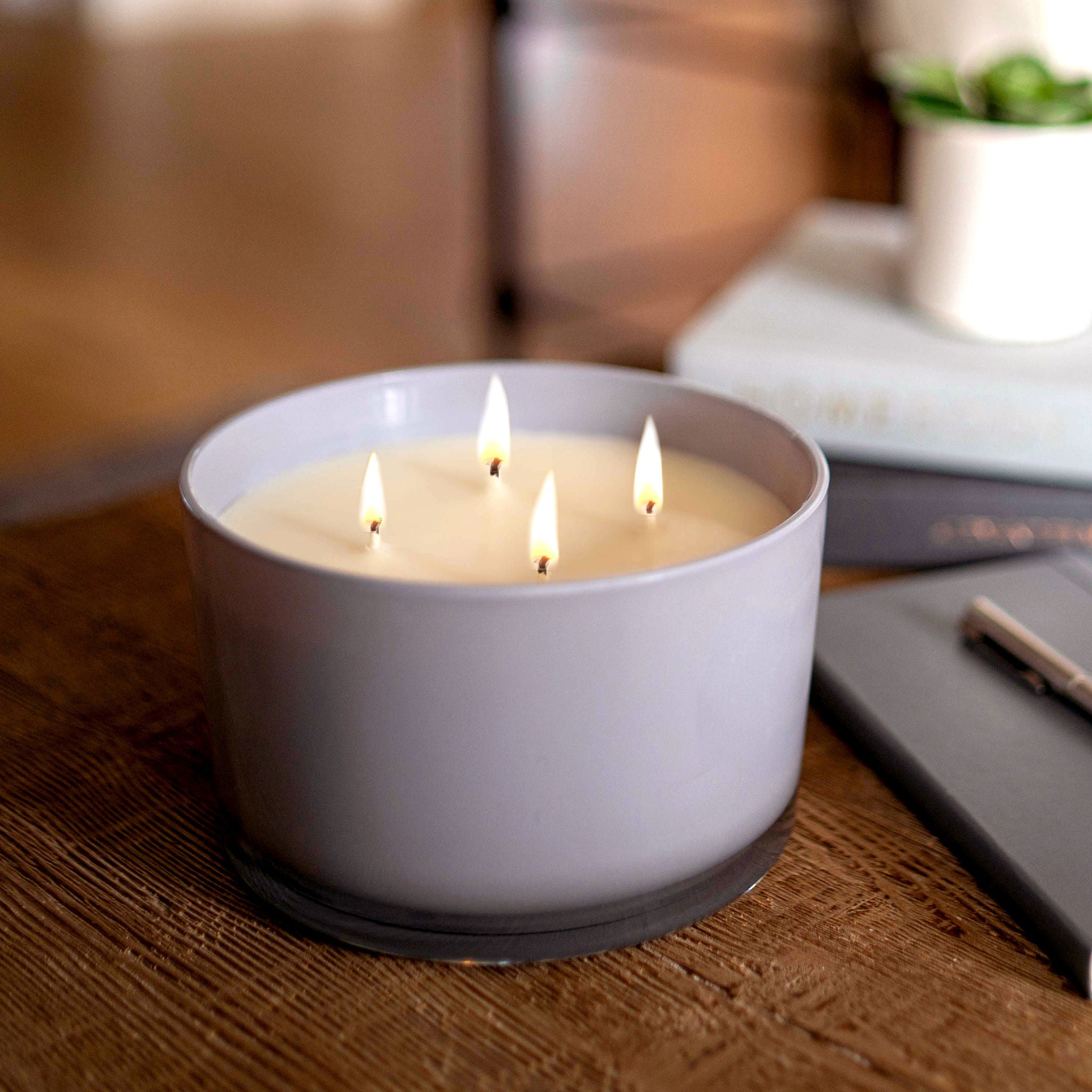Bellevue Luxury 4-wick 40oz Soy Blend Candle