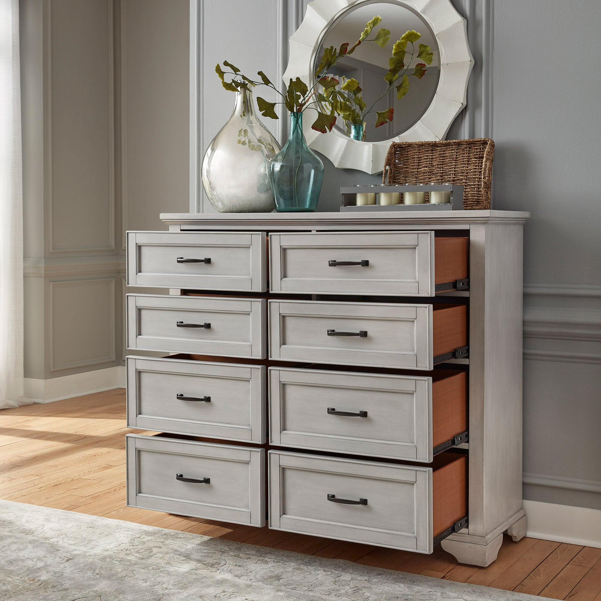 McKinley 8 Drawer Chest