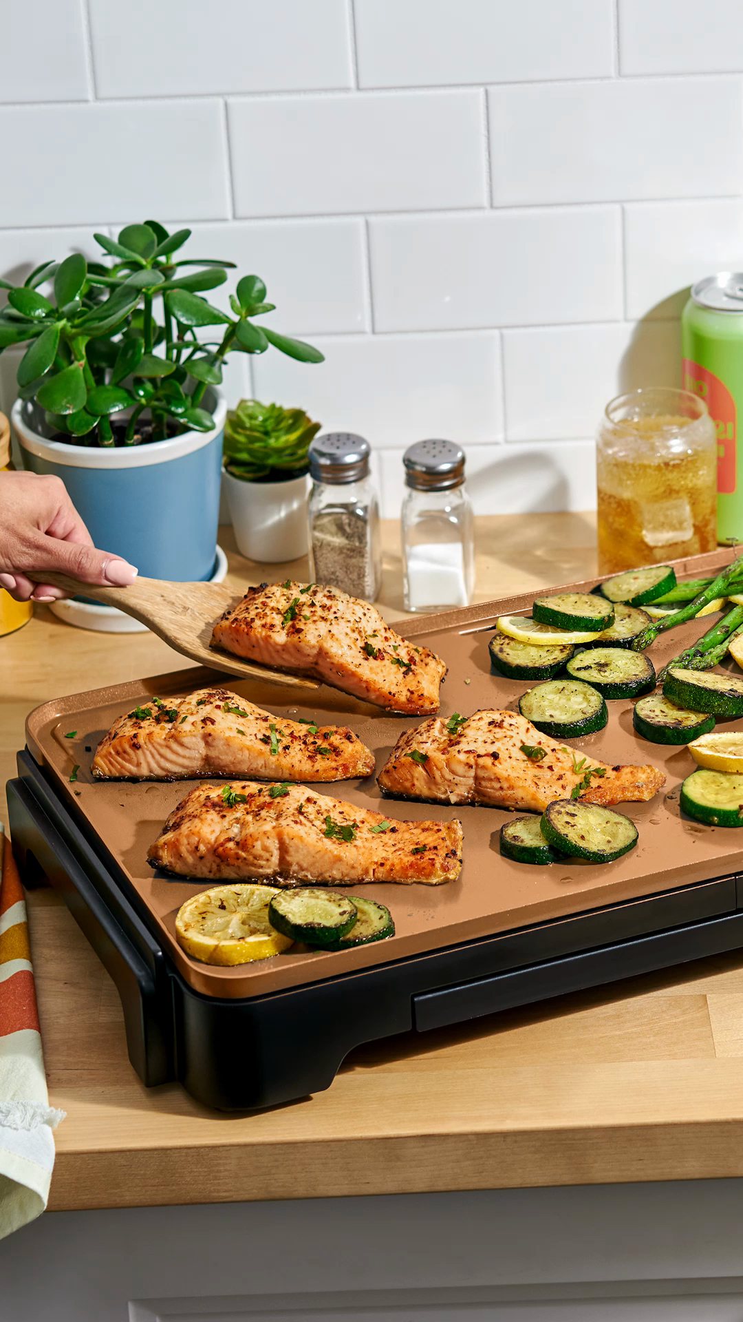 bella XL Ceramic Griddle with Warming Tray