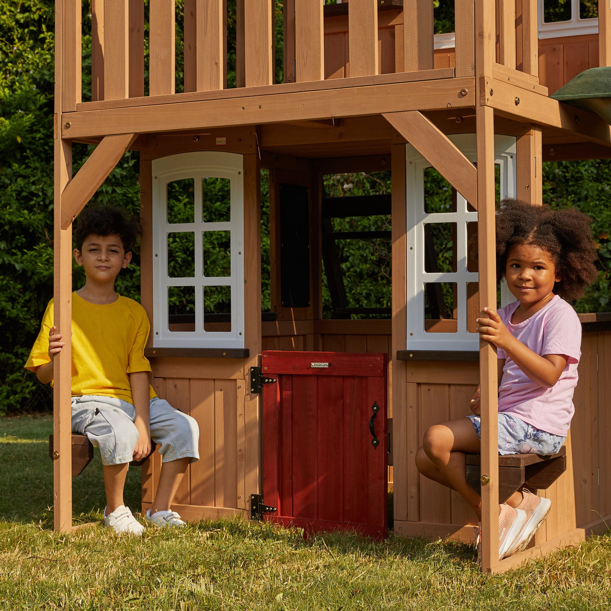 Cedar Summit by Kidkraft Lofty Heights Playhouse