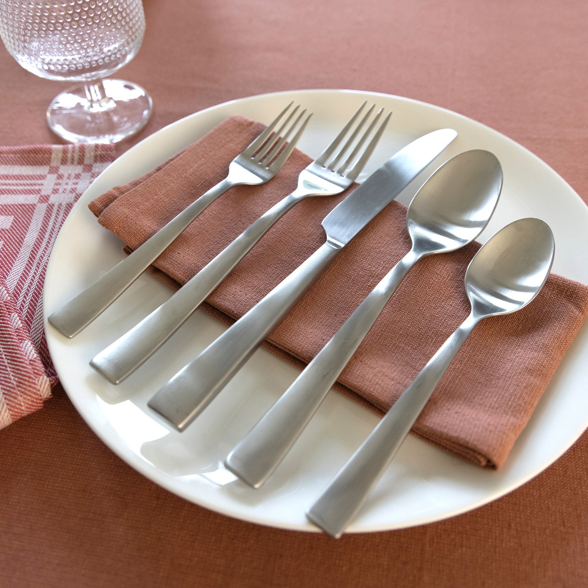 Gourmet Settings 20-piece Nash Flatware Set