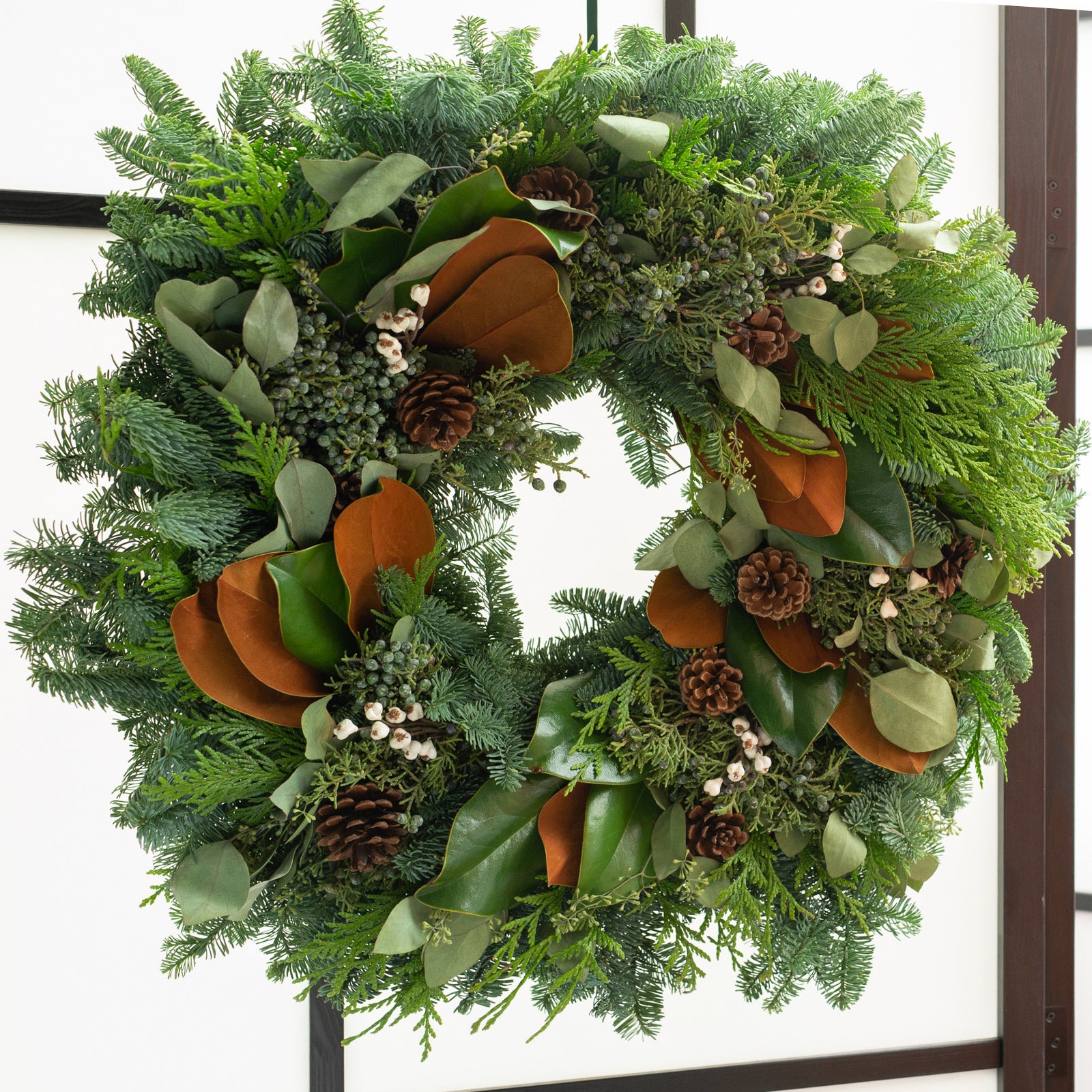 24" Fresh Magnolia with White Berry Wreath