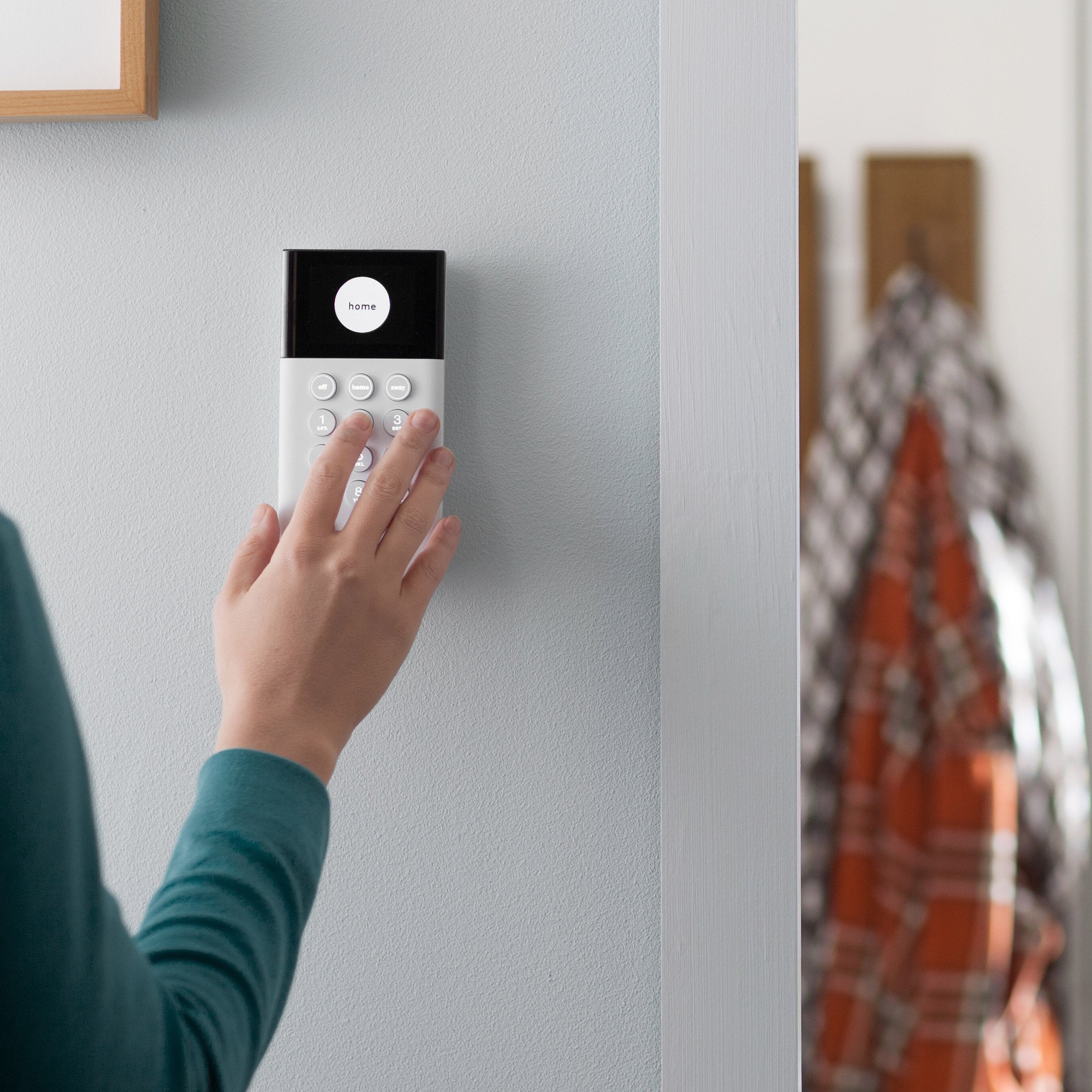 SimpliSafe Home Security Kit with Outdoor Camera, 10-piece