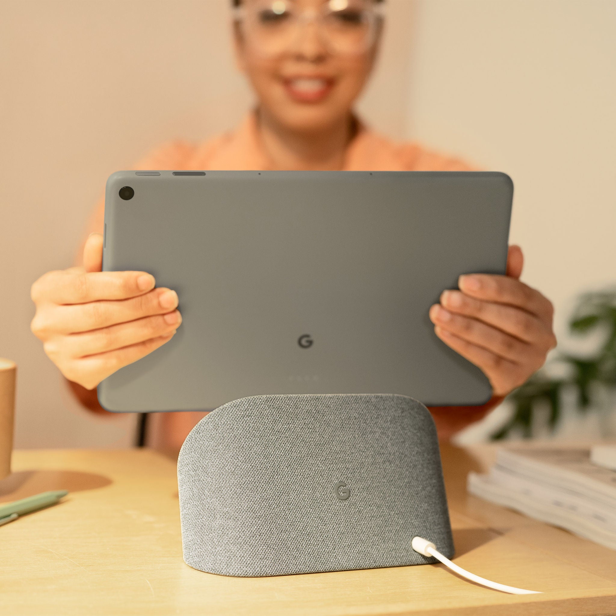 Google - Pixel Tablet with Charging Speaker Dock - 11" Android Tablet - 256GB - Wi-Fi