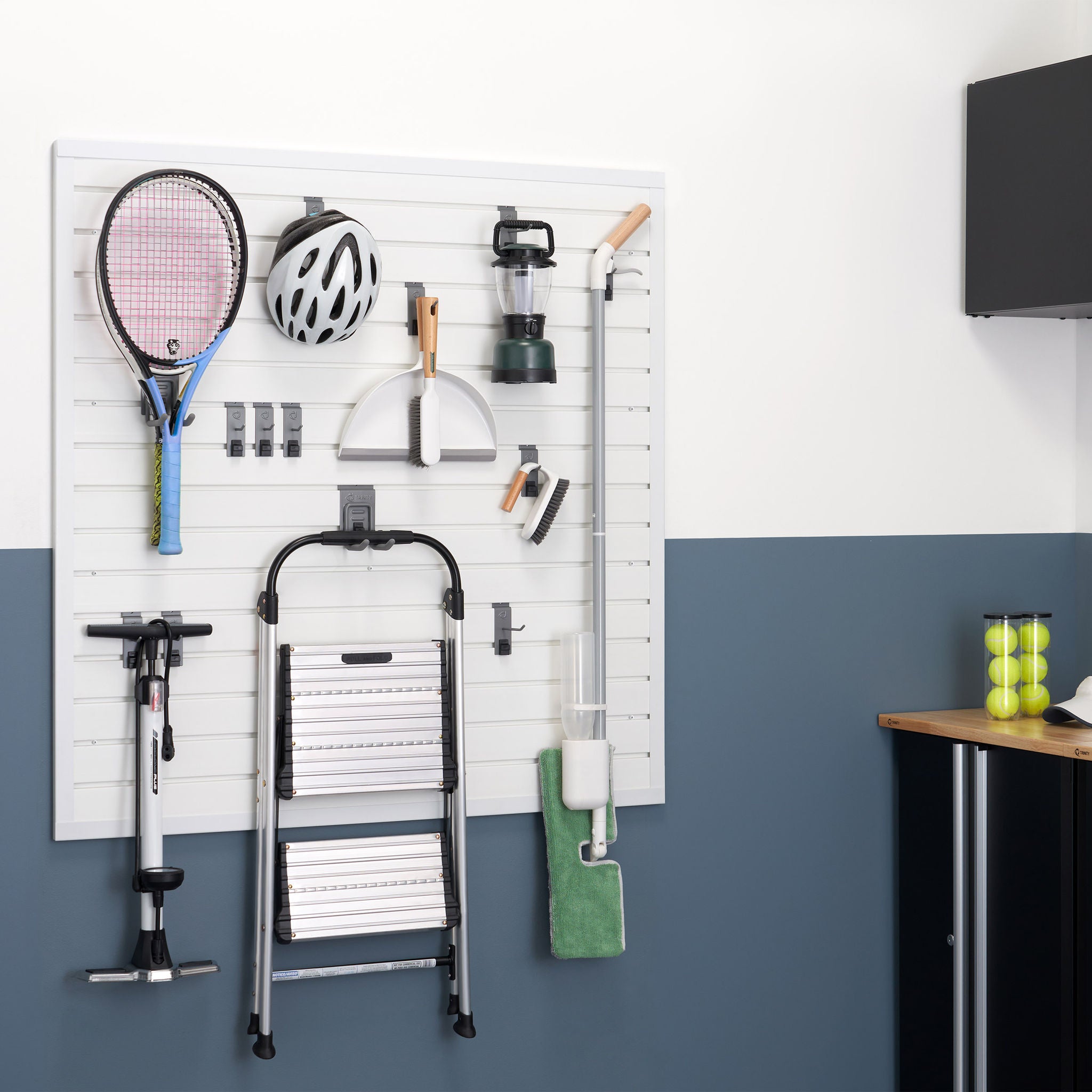 TRINITY 16 Sq Ft Modular Slatwall 13-piece Accessory Set