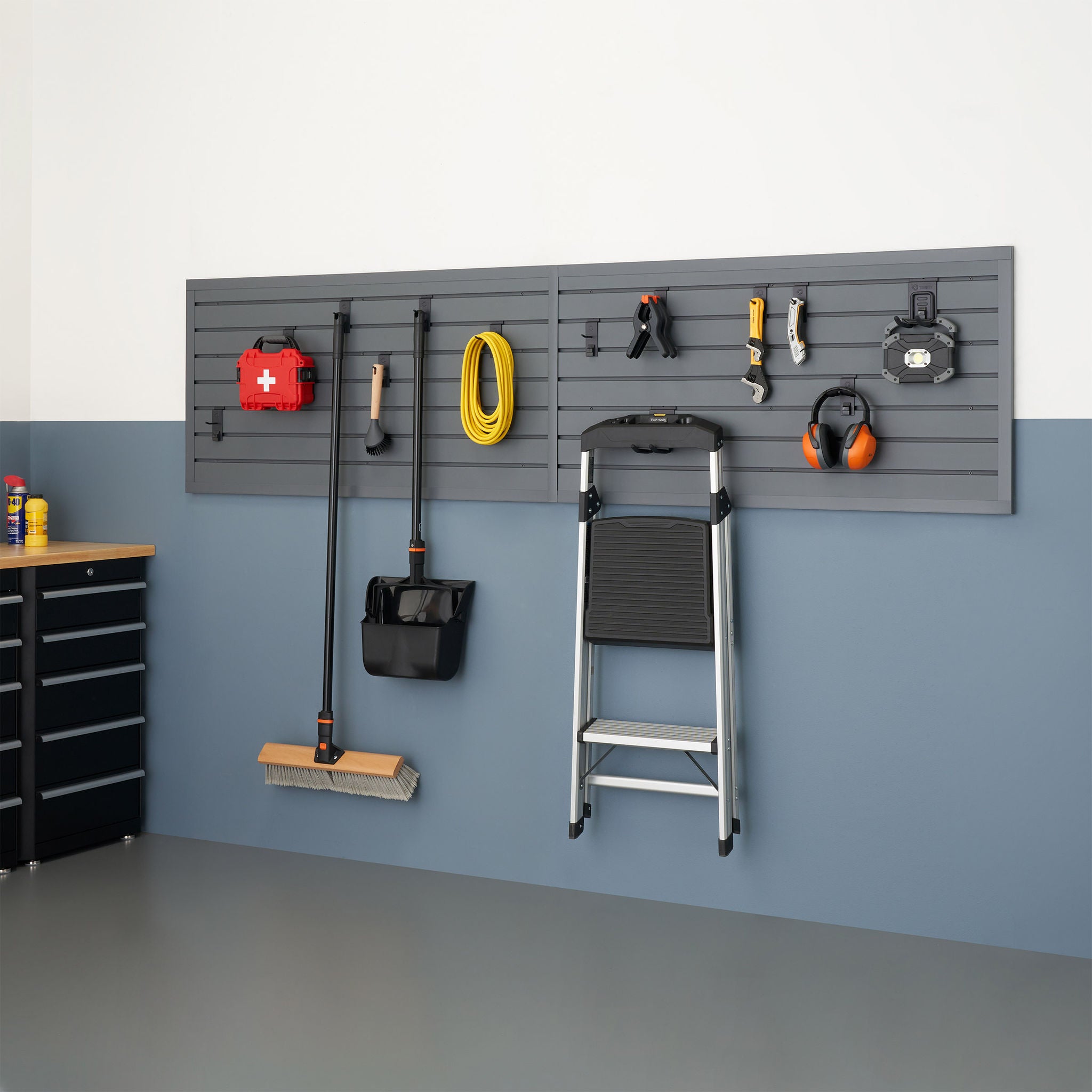 TRINITY 16 Sq Ft Modular Slatwall 13-piece Accessory Set