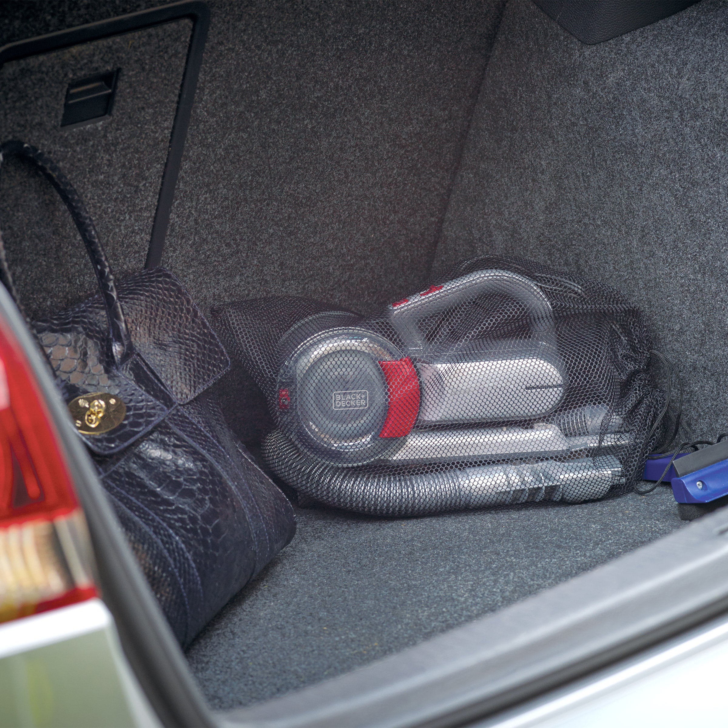 Black & Decker 20V Pivot Auto Vacuum