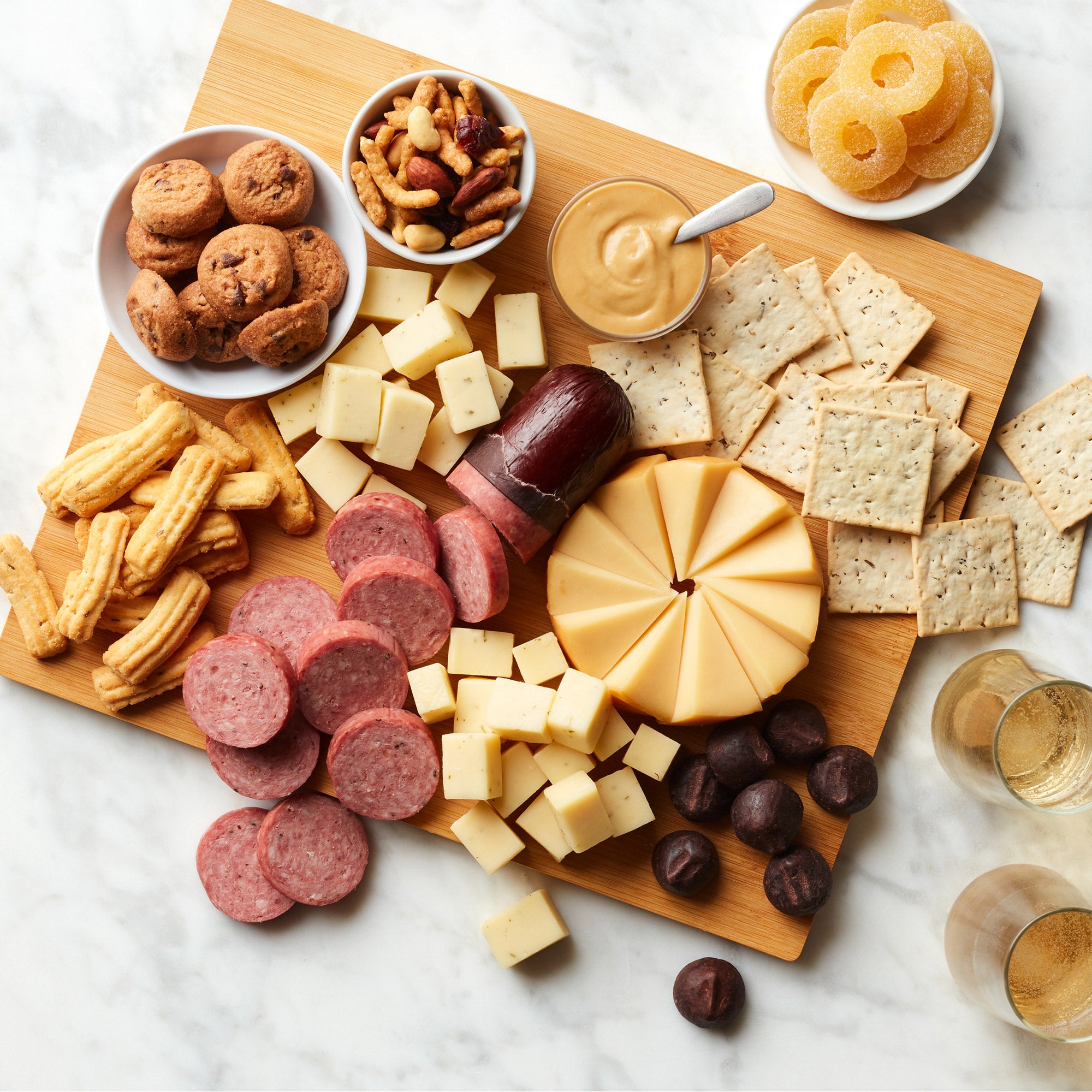 Hickory Farms Sparkling Cider and Gourmet Grazing Board Gift Set, 63.31 oz.