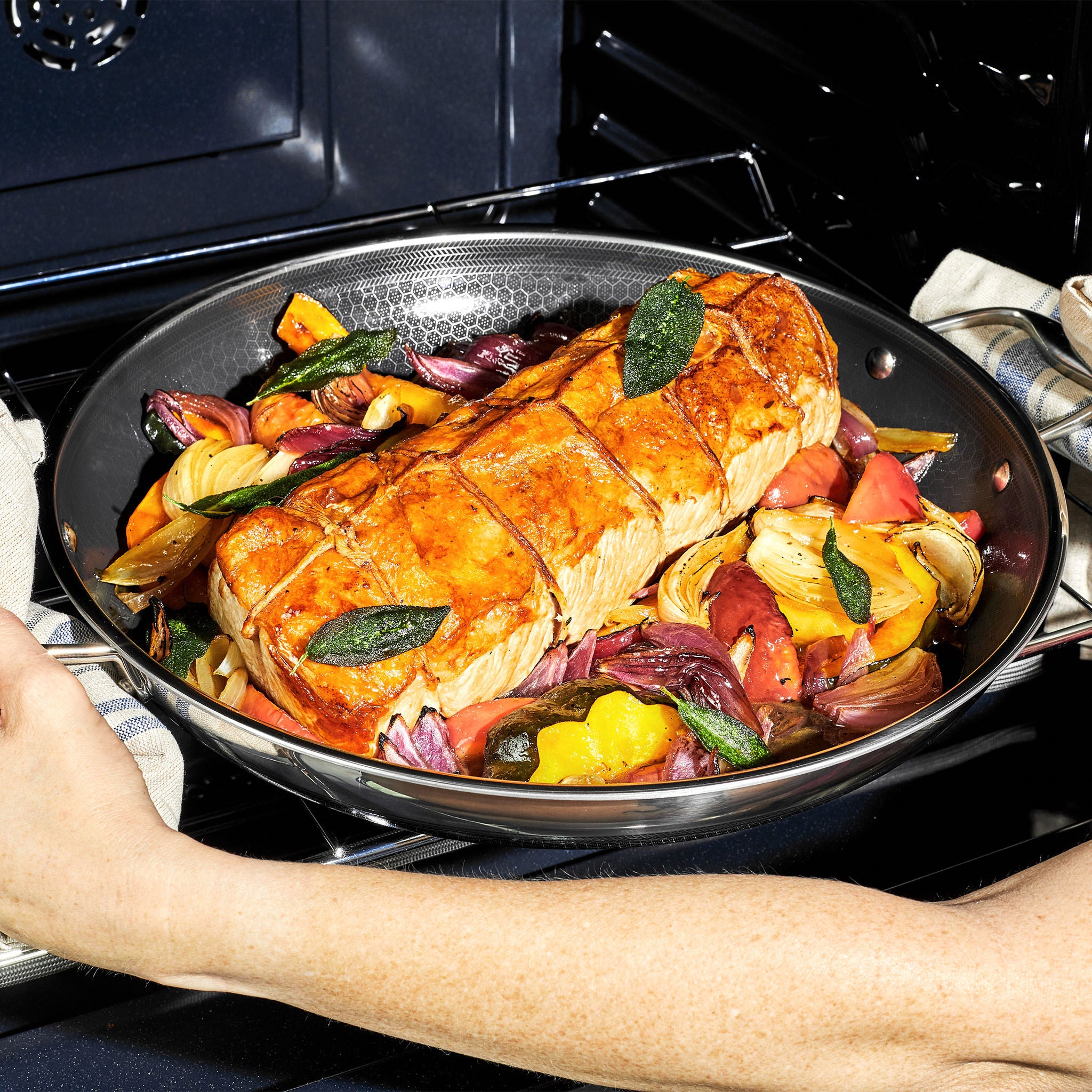 HexClad Hybrid 14" Pan with Lid