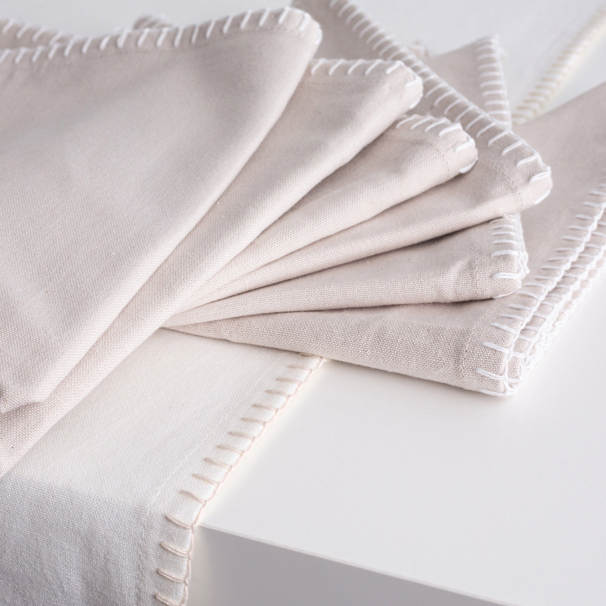 Tavolo Whipstitch Tablecloth 7-piece Set