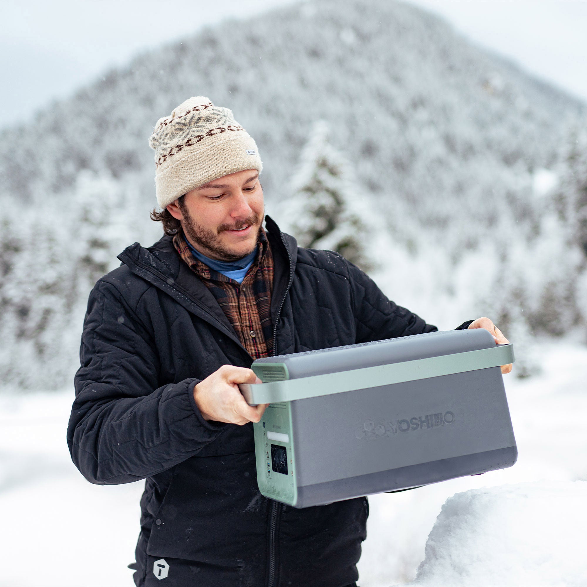 Yoshino 2000W Solid-State Portable Power Station w/ UPS Backup