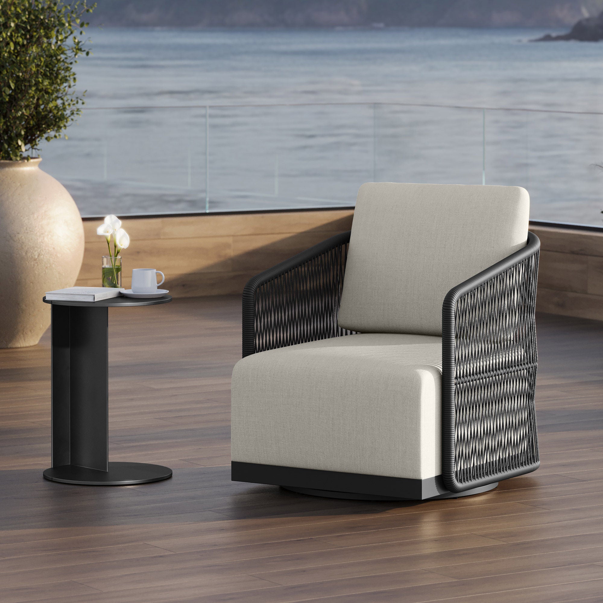 Henredon Annalise Outdoor Patio Swivel Lounge Chair