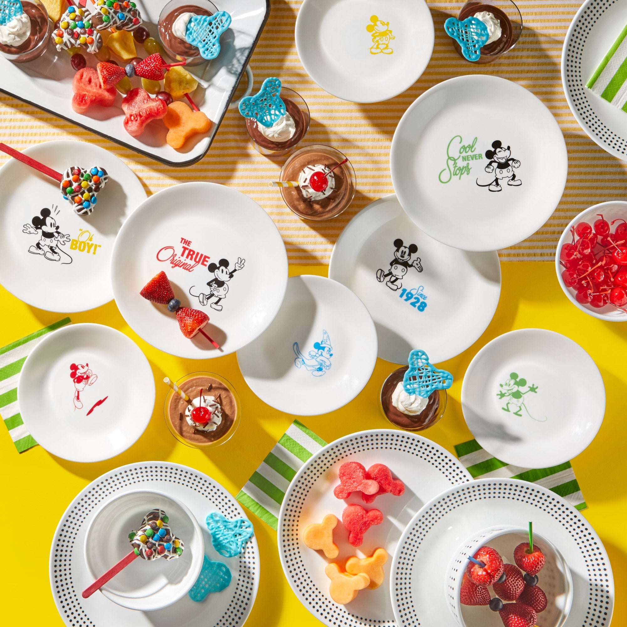 Corelle 16-piece Dinner Set, Mickey Mouse
