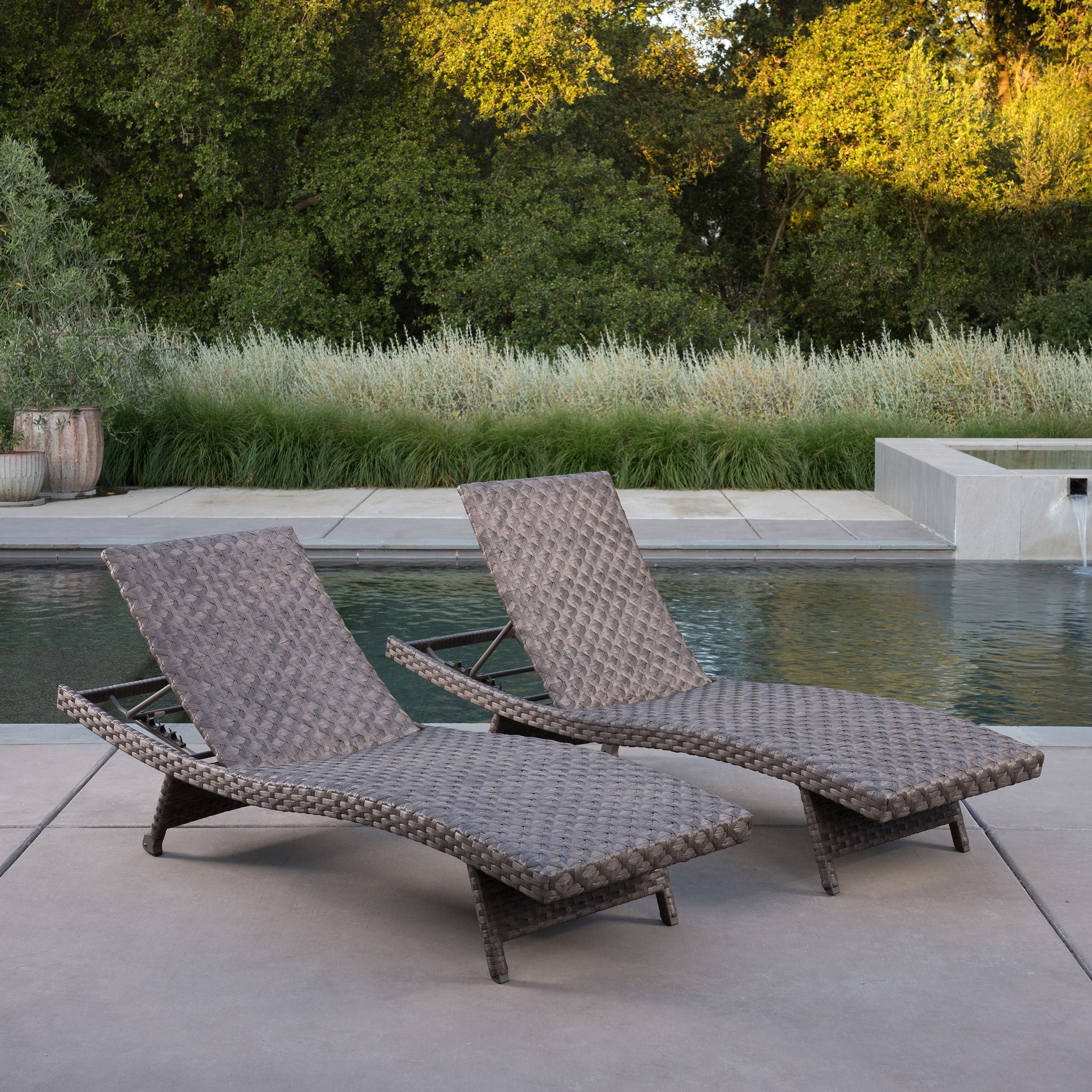 SunVilla Julia Woven Chaise Lounge 2-pack