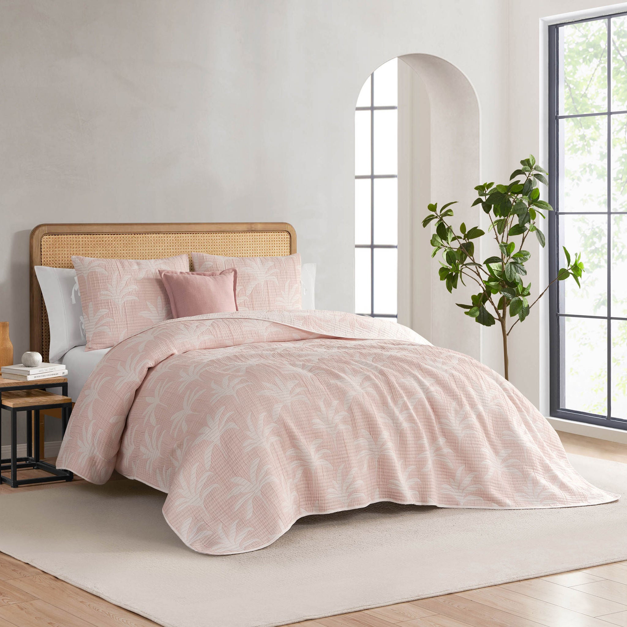 West Park Palm Tree 4-piece Quilt Set