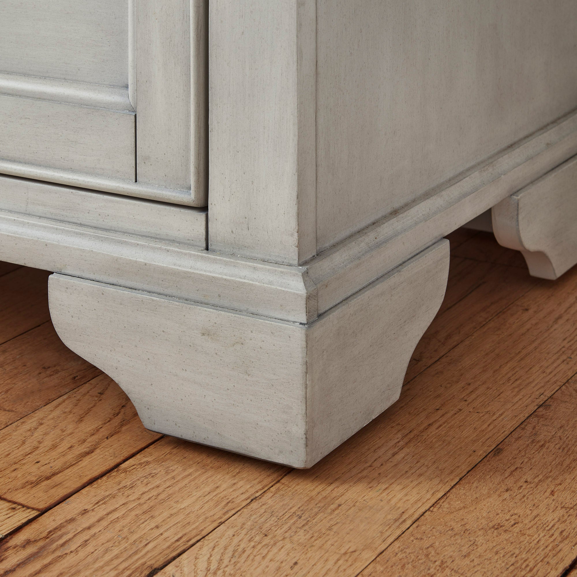 McKinley 8 Drawer Chest