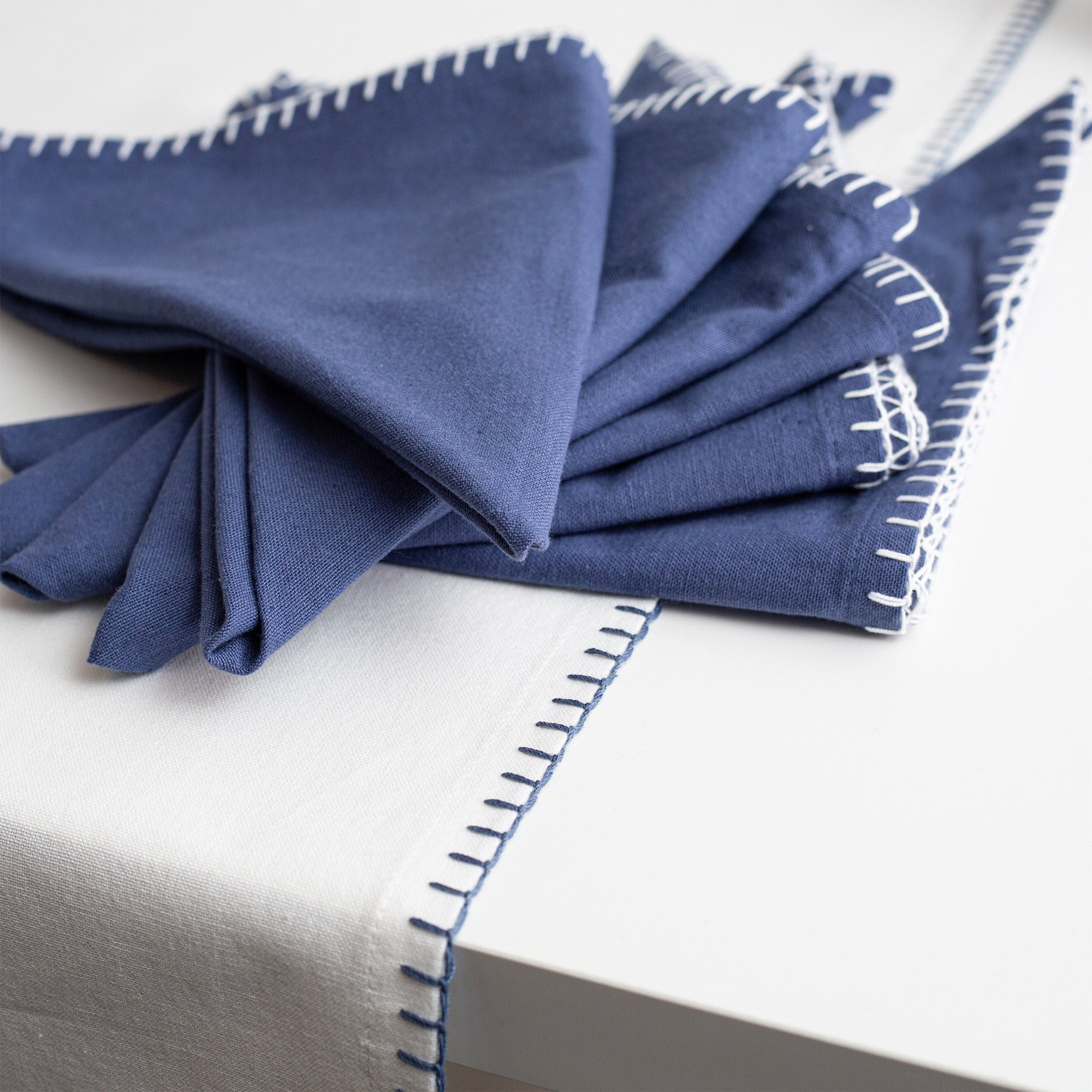 Tavolo Whipstitch Tablecloth 7-piece Set