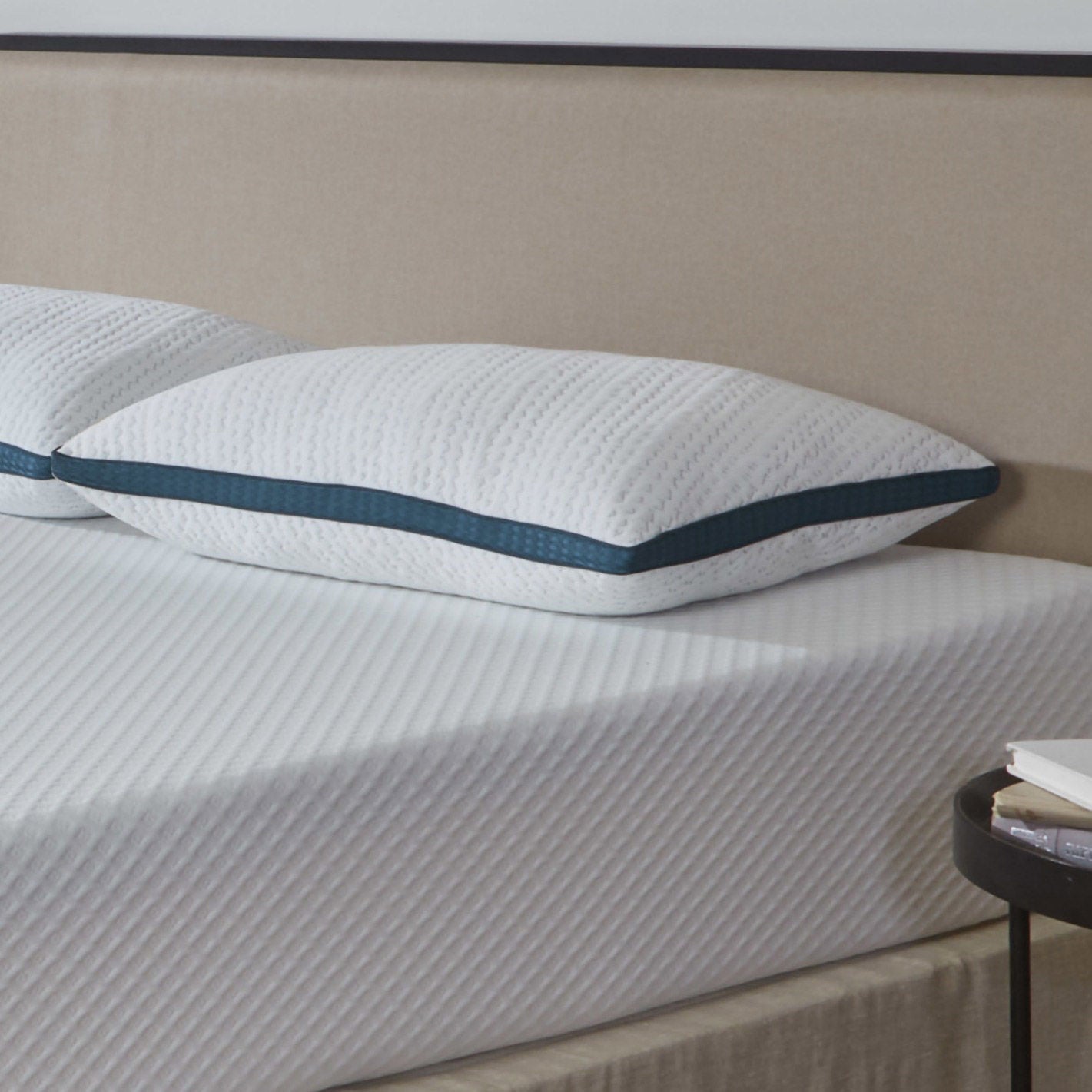 La-Z-Boy Serene Foam Hybrid Pillow