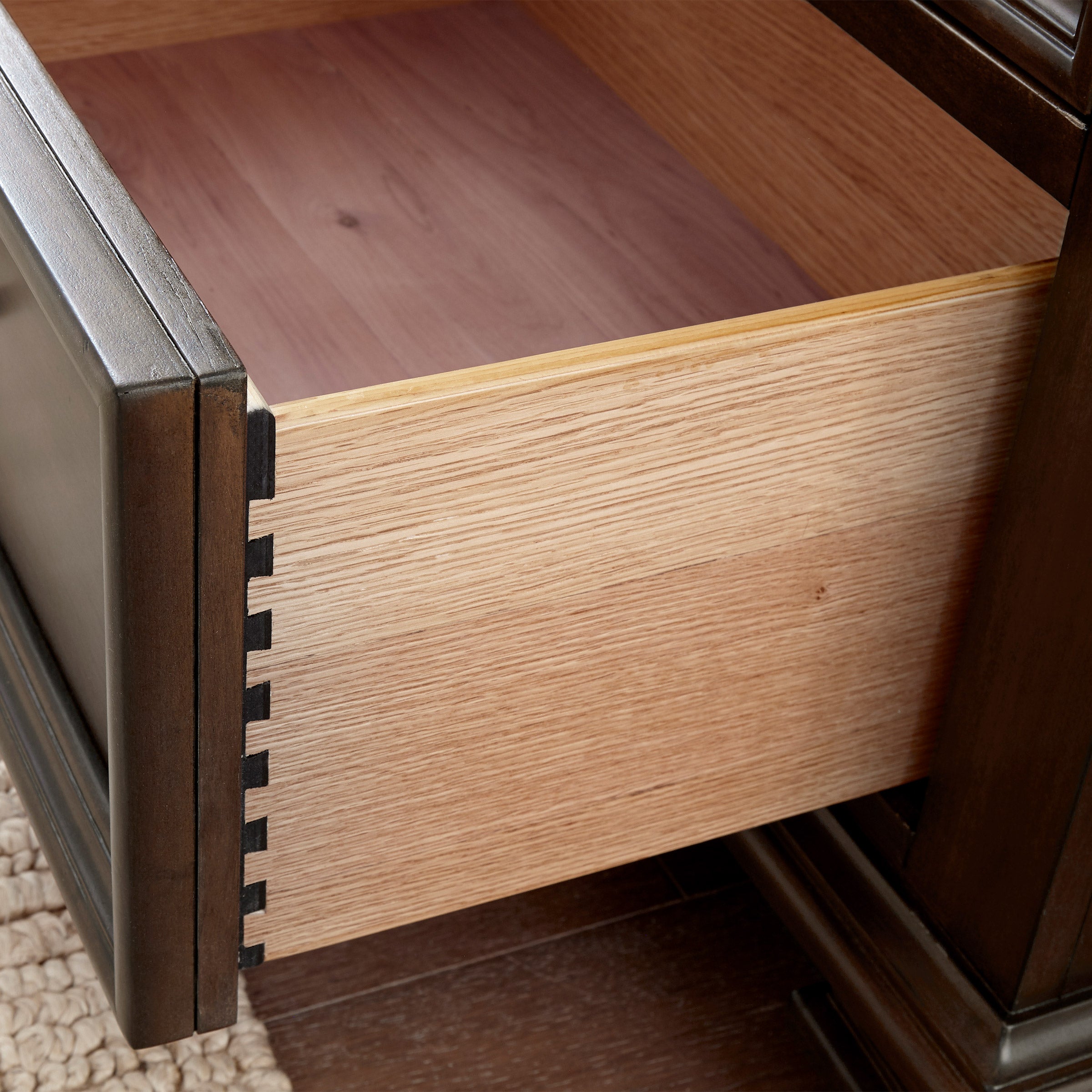 Conner Gentleman's Chest