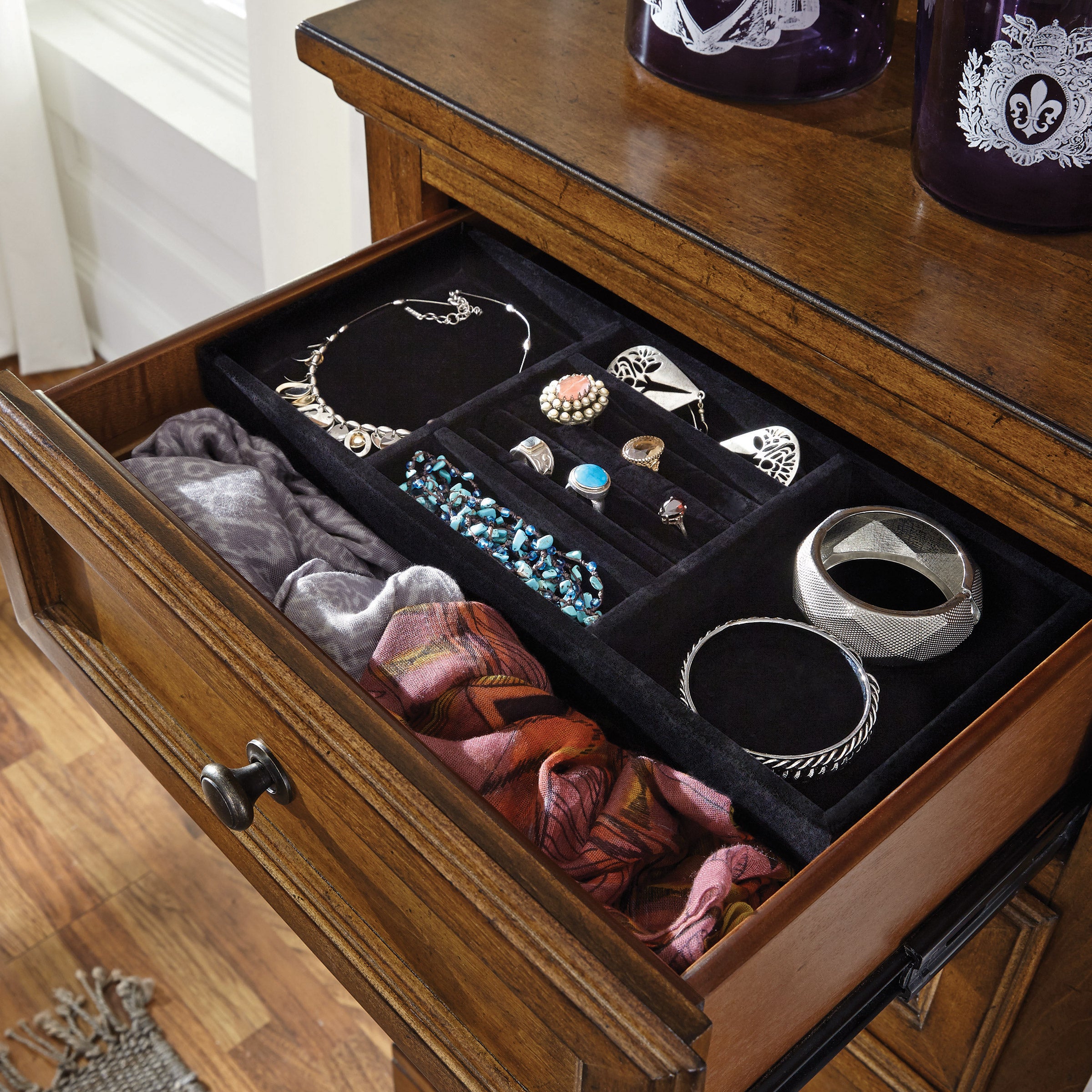 Universal Broadmoore Lingerie Chest