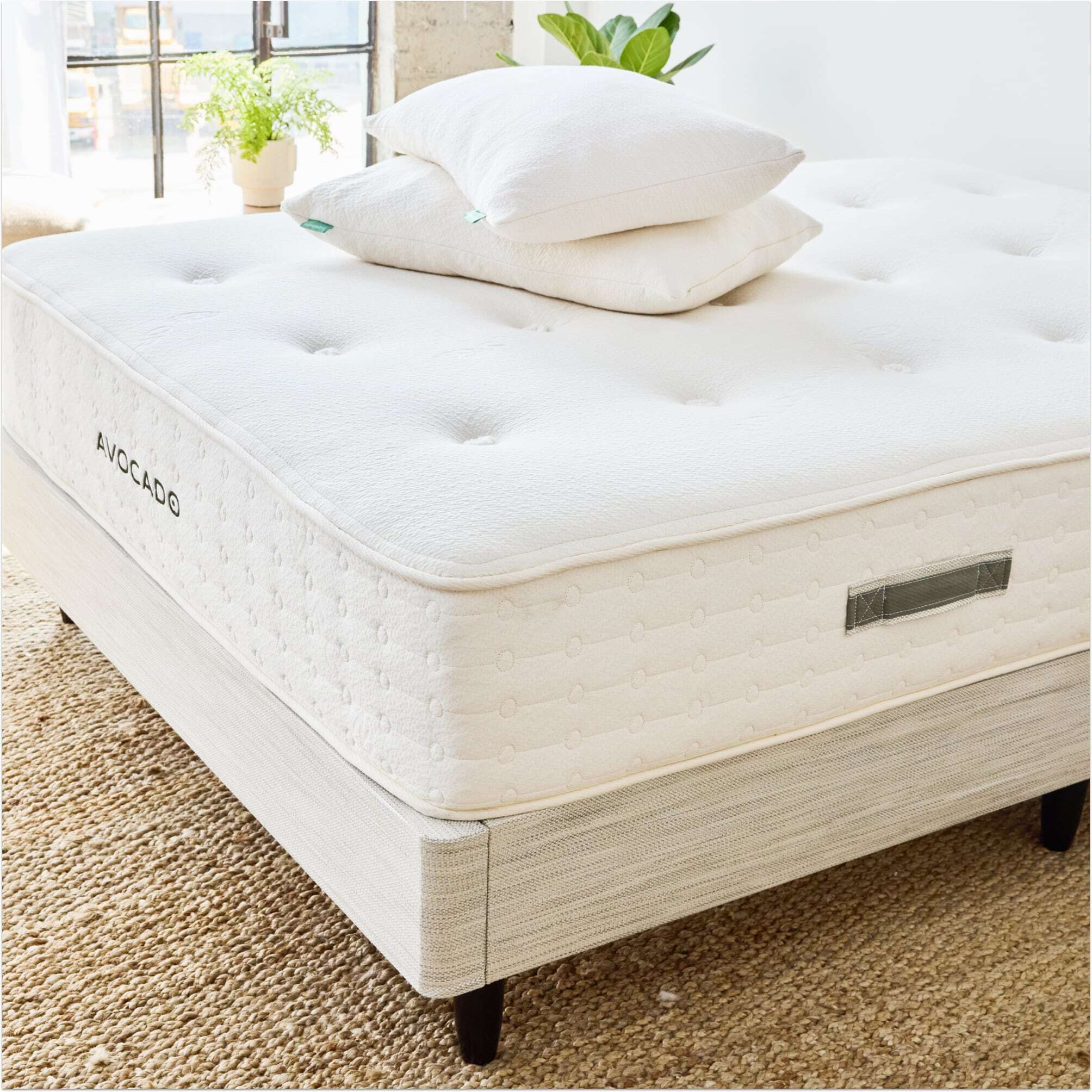 Avocado Organic 11" Medium Hybrid Mattress