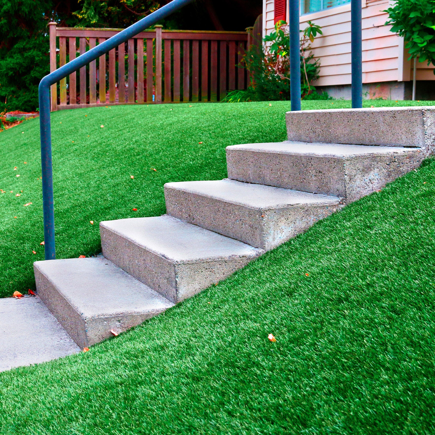 PreGra 80 oz Platinum Artificial Turf