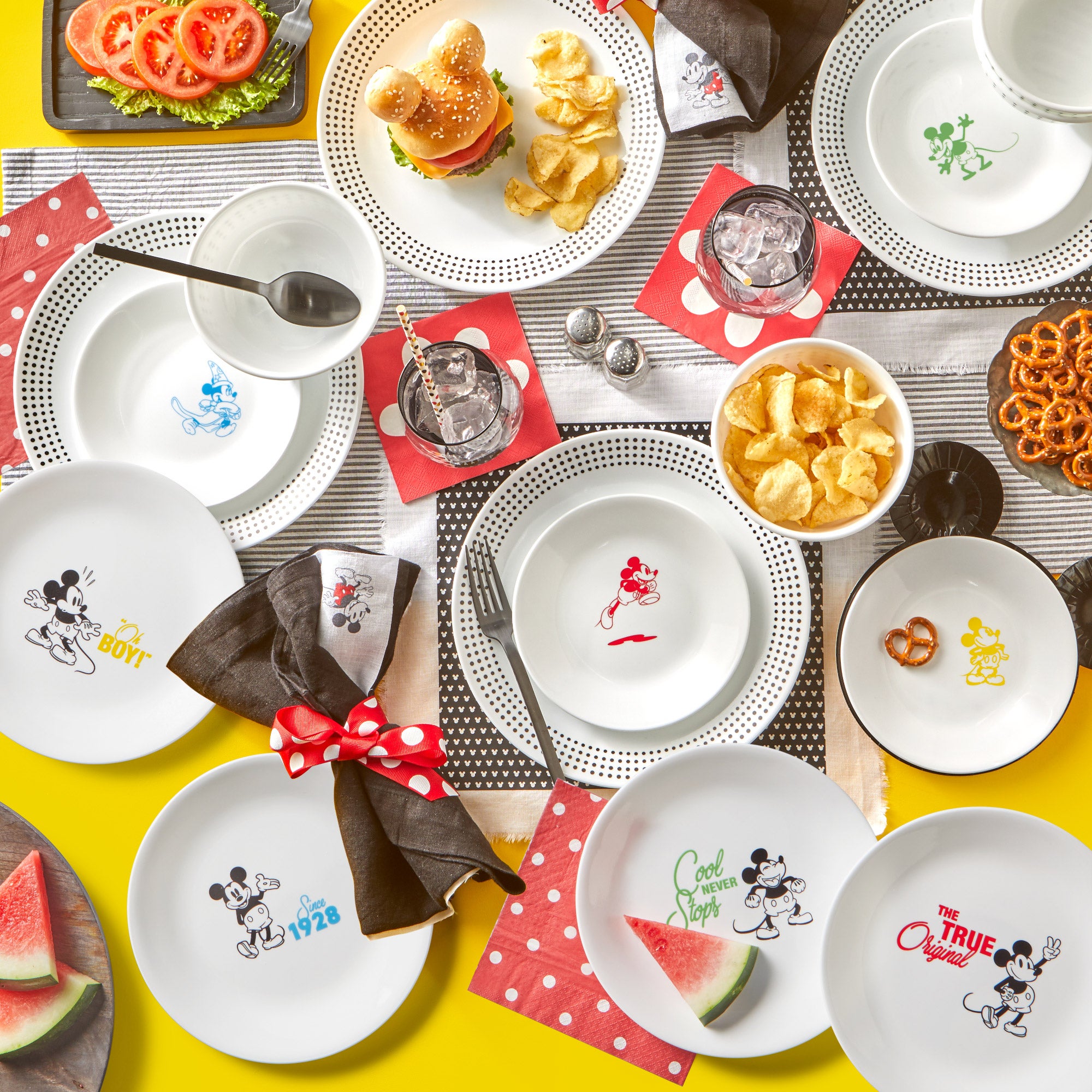 Corelle 16-piece Dinner Set, Mickey Mouse