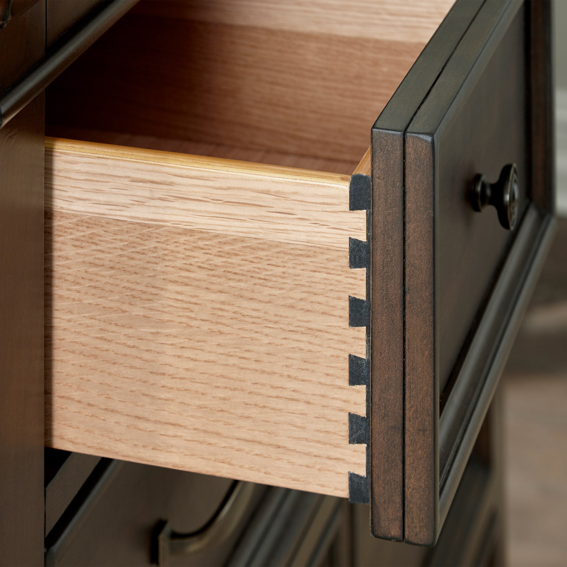 Conner Gentleman's Chest