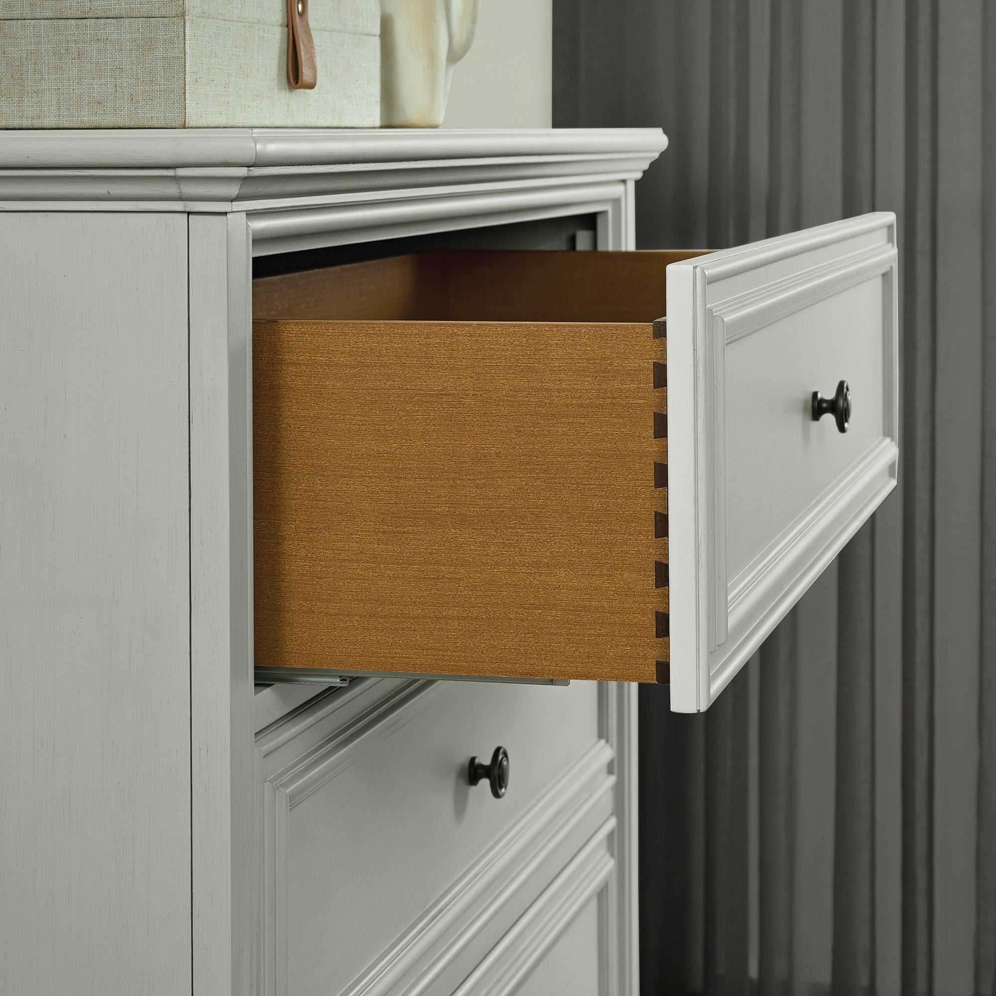 Anistyn 5-Drawer Chest
