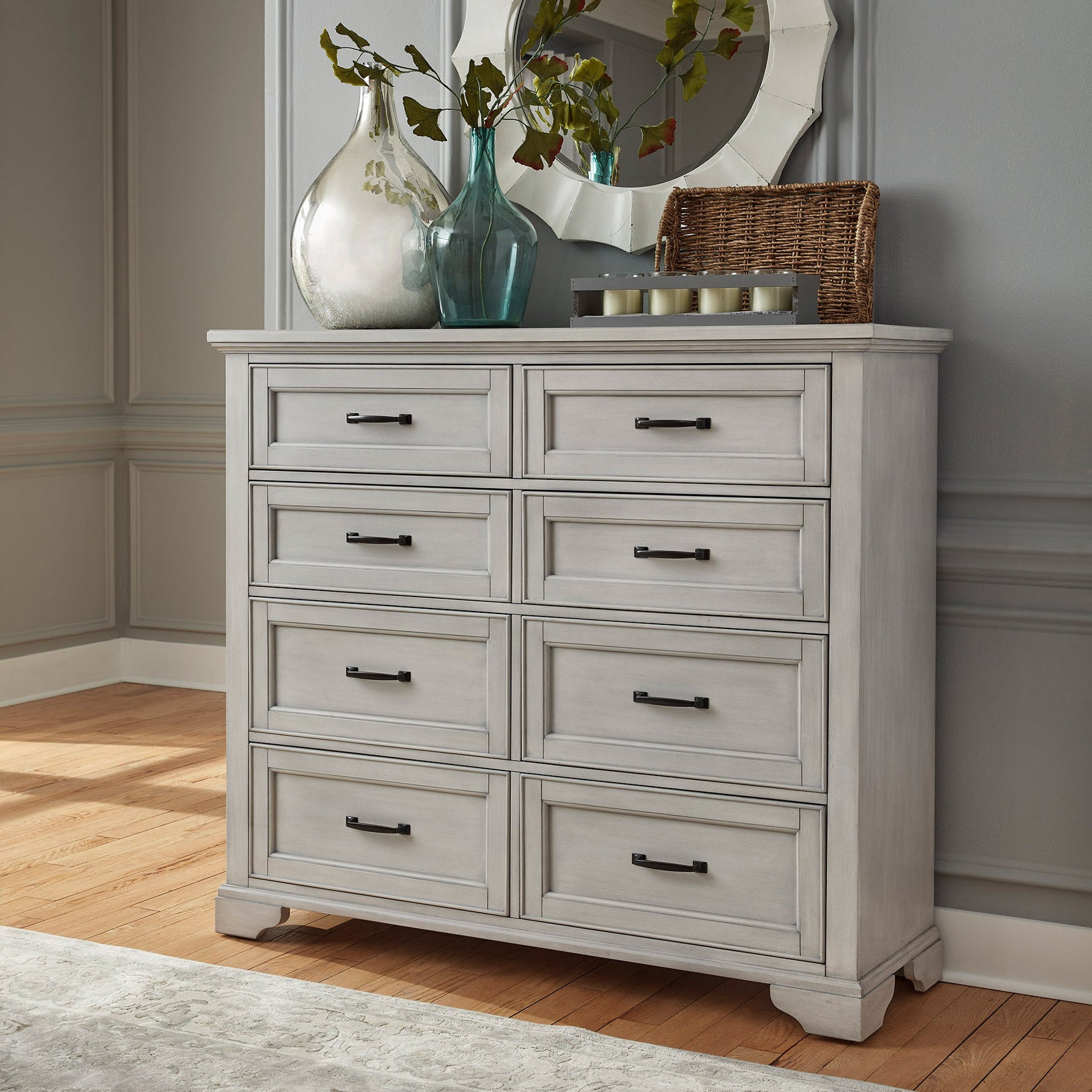 McKinley 8 Drawer Chest