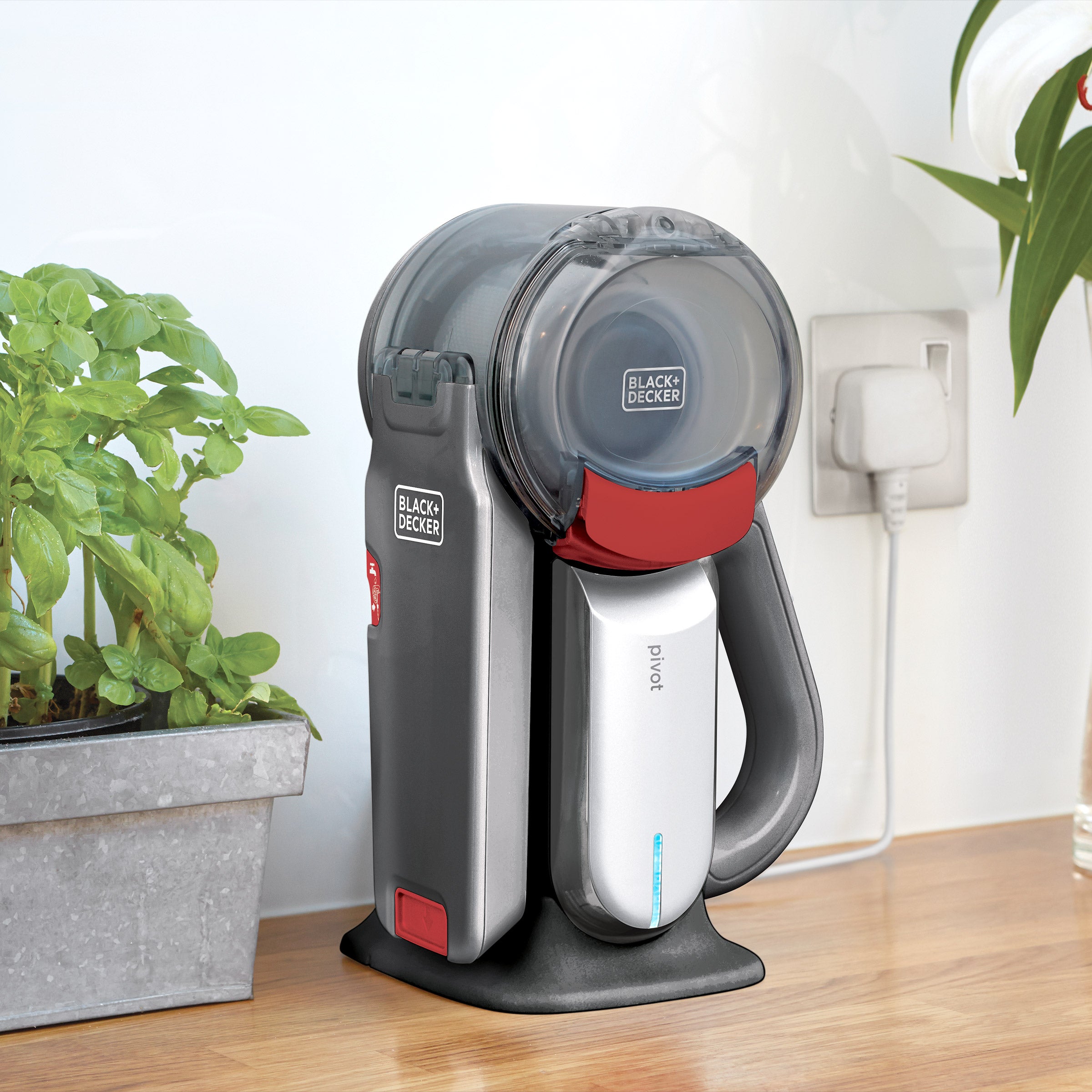 Black & Decker 20V Pivot Auto Vacuum