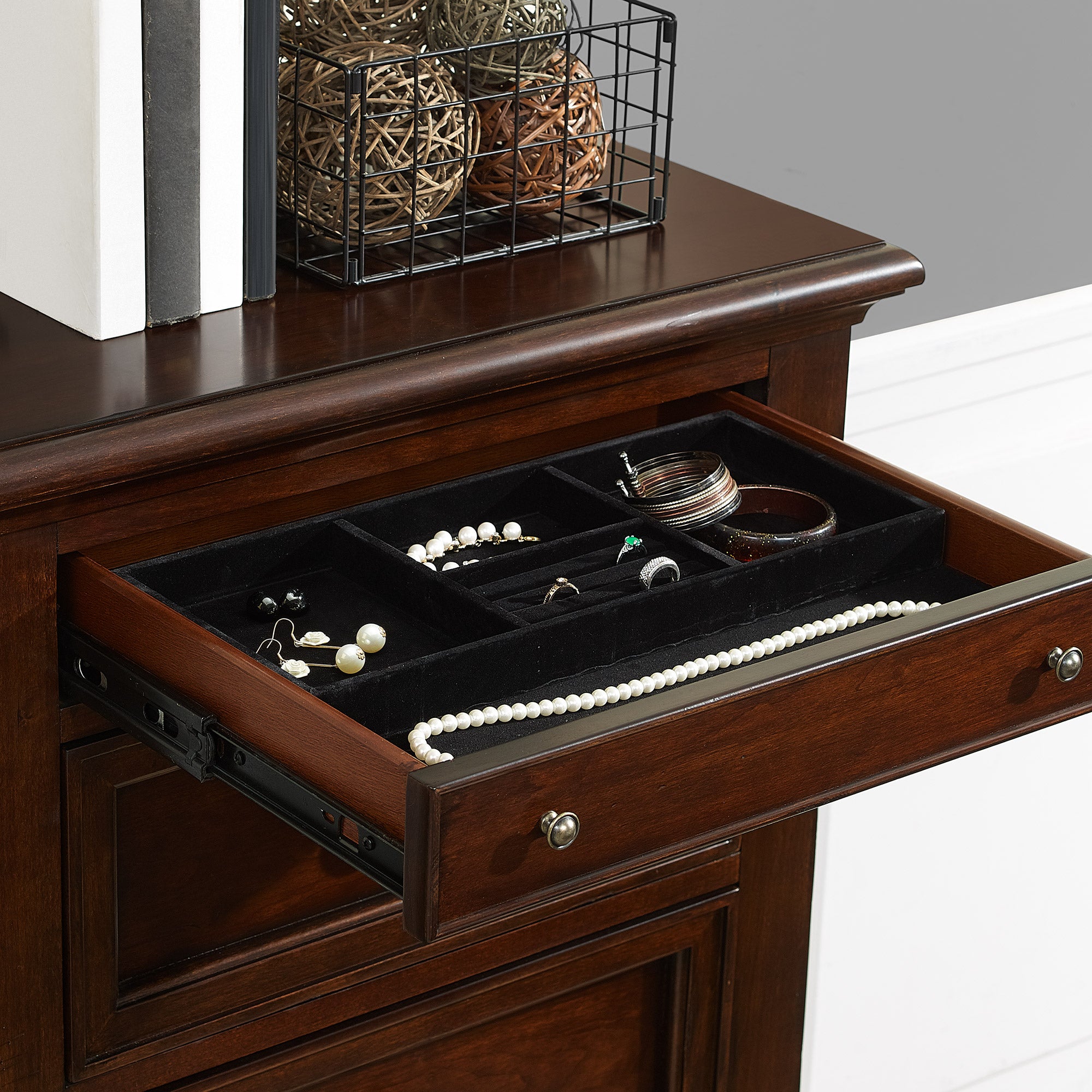Bridgeport Gentleman's Chest