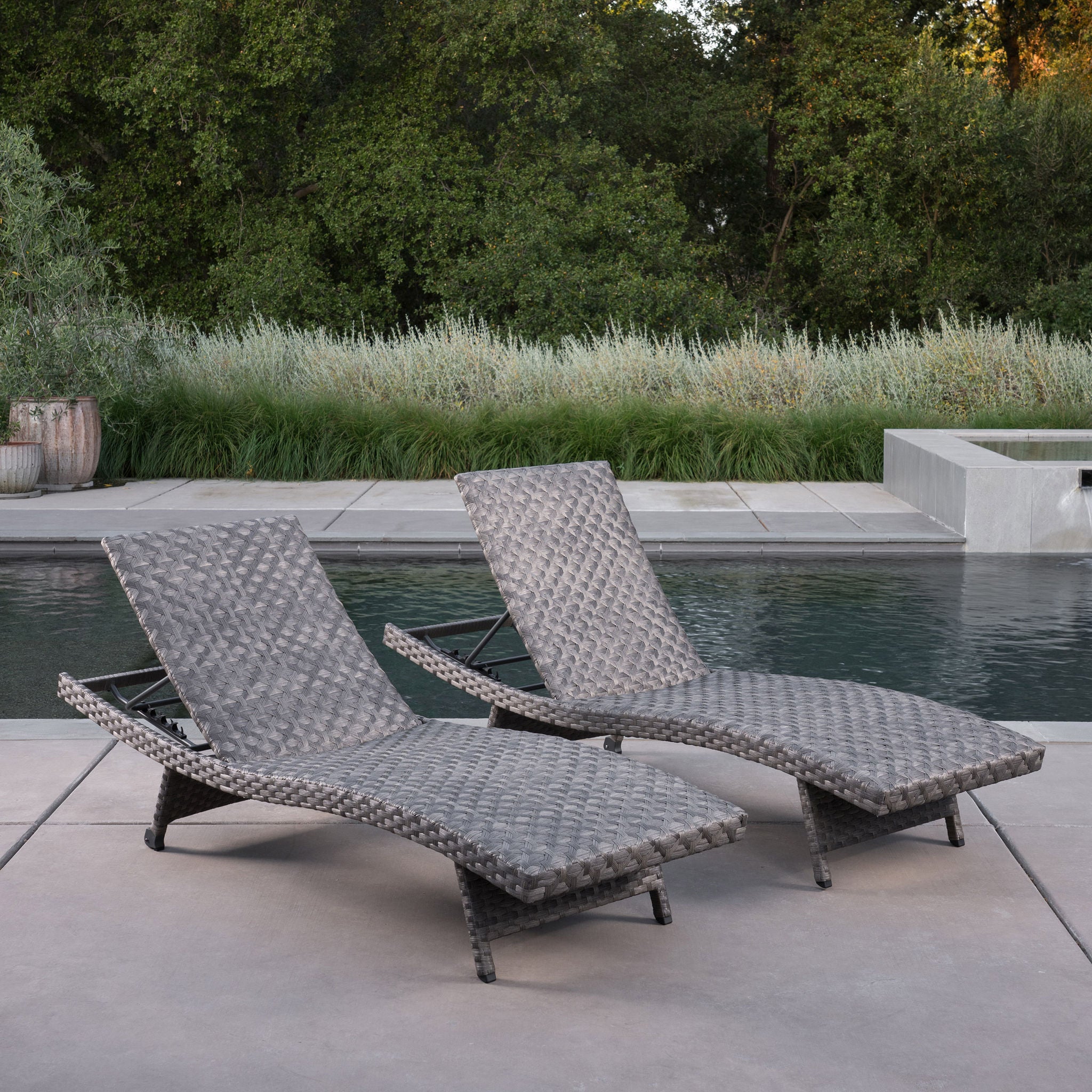 SunVilla Julia Woven Chaise Lounge 2-pack