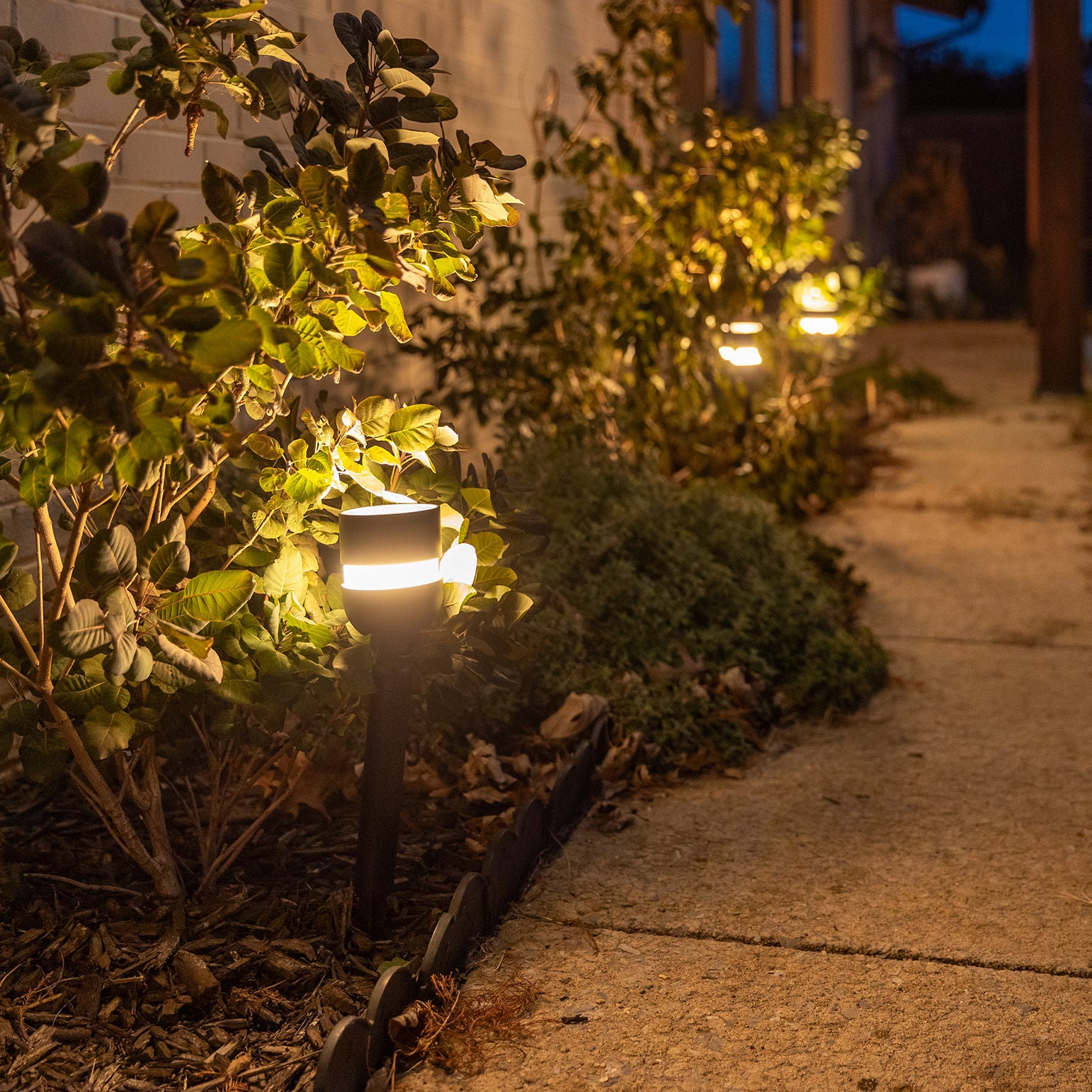 Enbrighten 4 Wi-Fi LED Eternity Permanent Path Lights