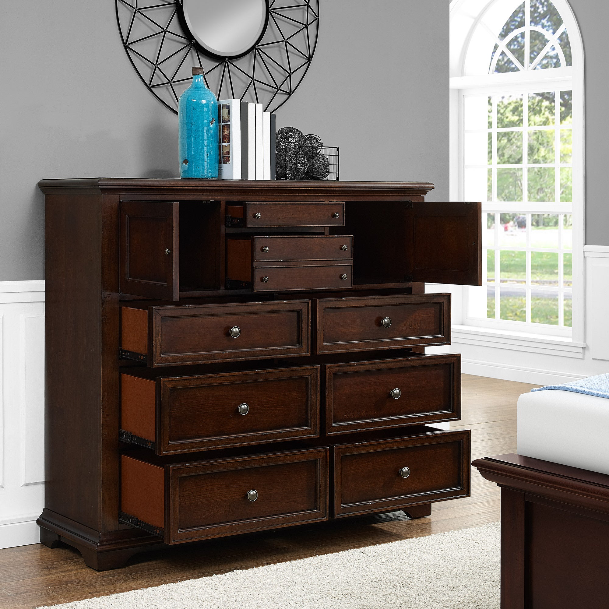 Bridgeport Gentleman's Chest
