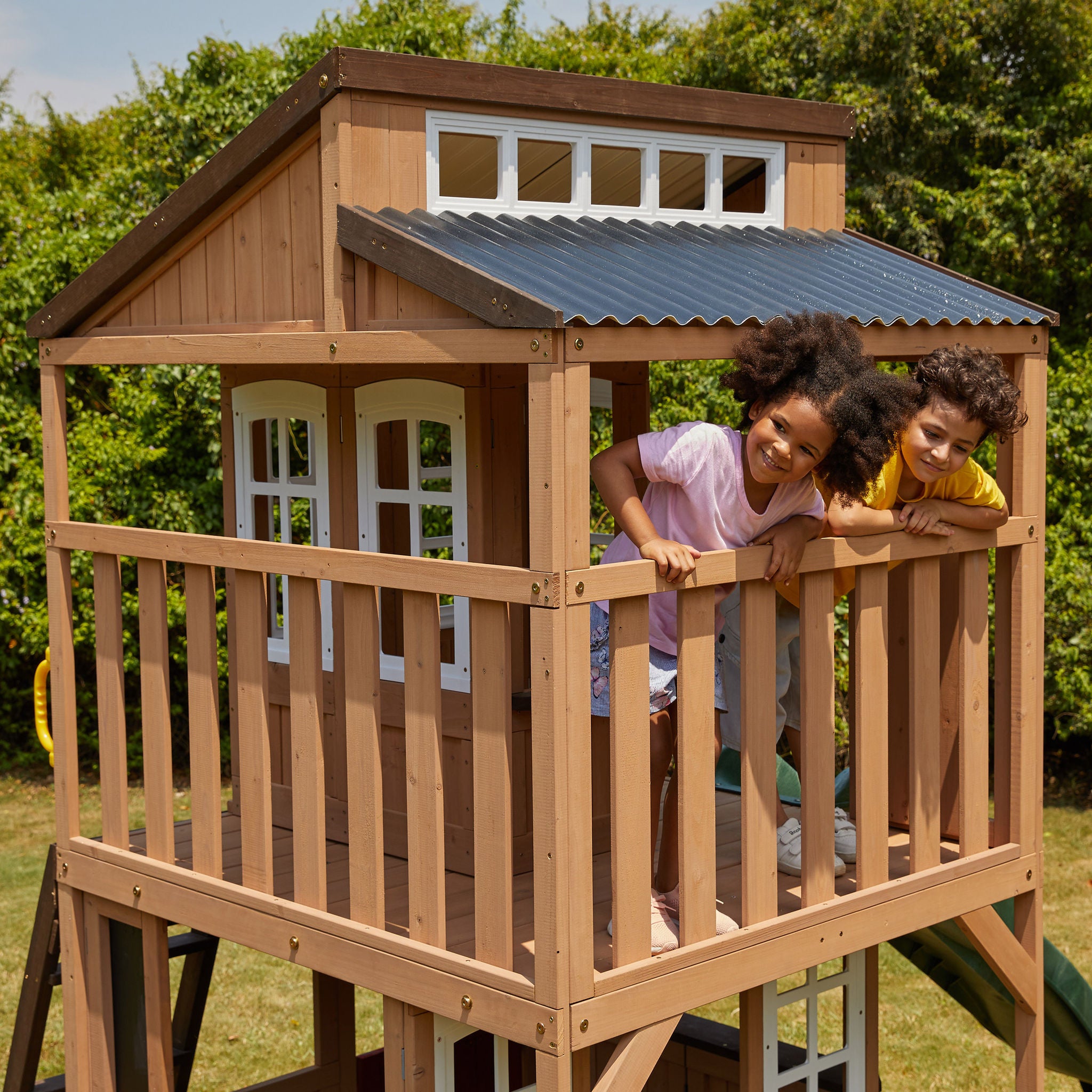 Cedar Summit by Kidkraft Lofty Heights Playhouse
