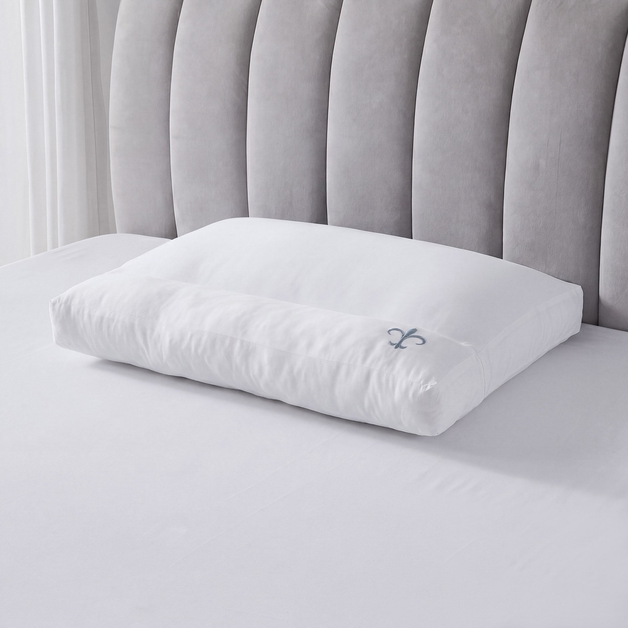 Stearns & Foster Lumbar Pillow
