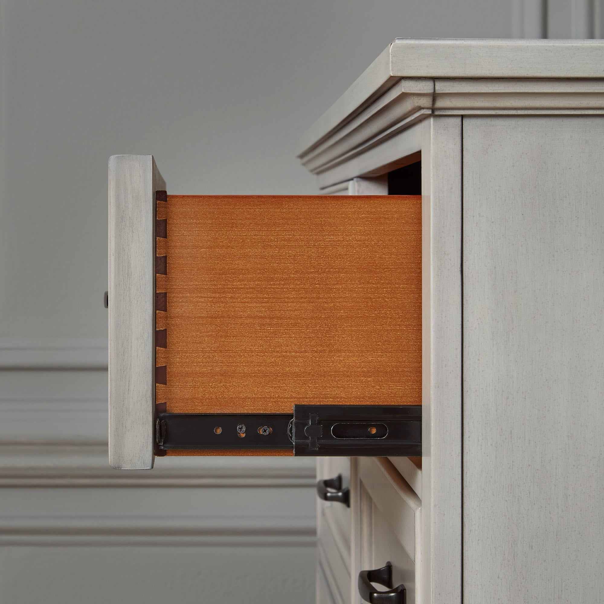McKinley 8 Drawer Chest