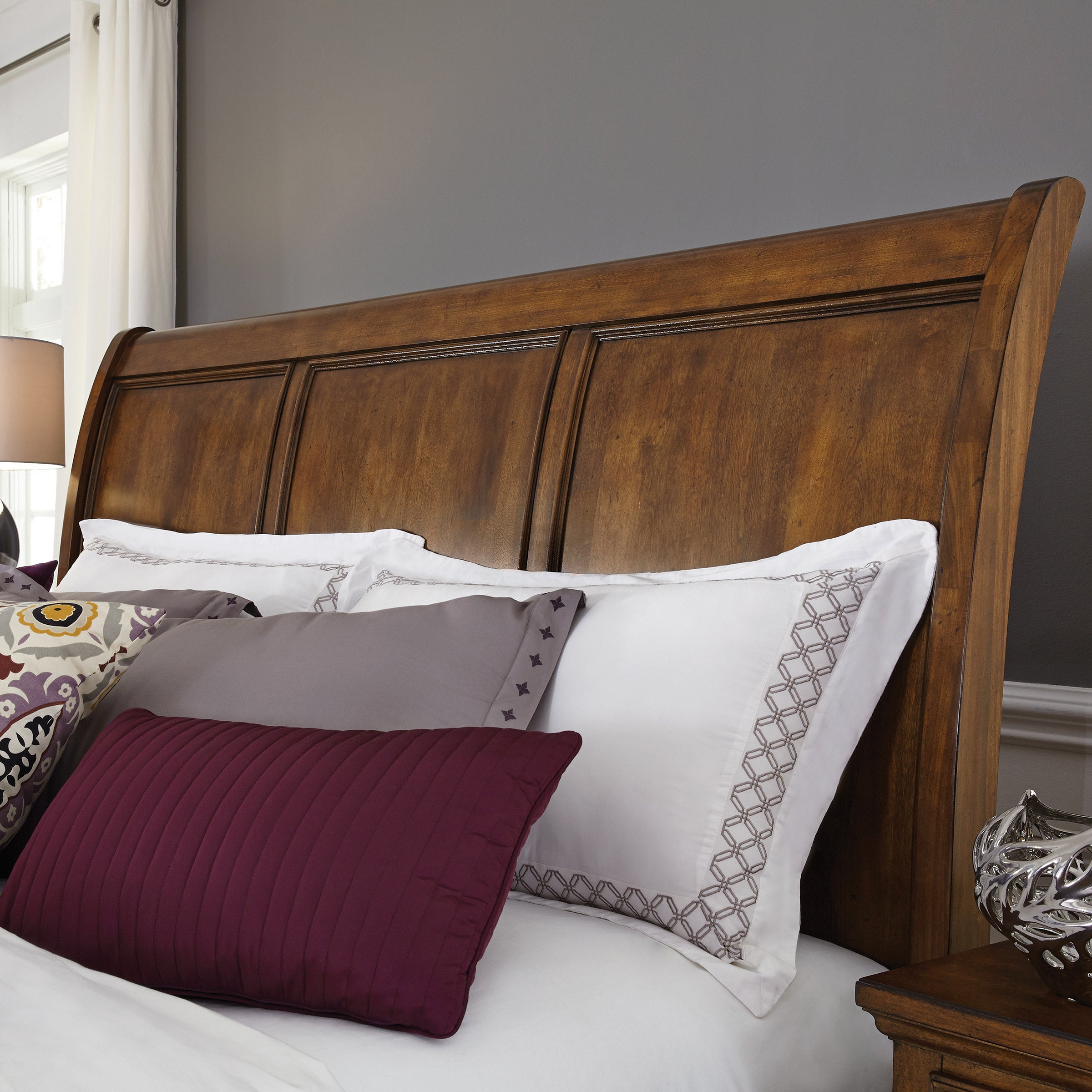 Universal Broadmoore Queen Storage Bed