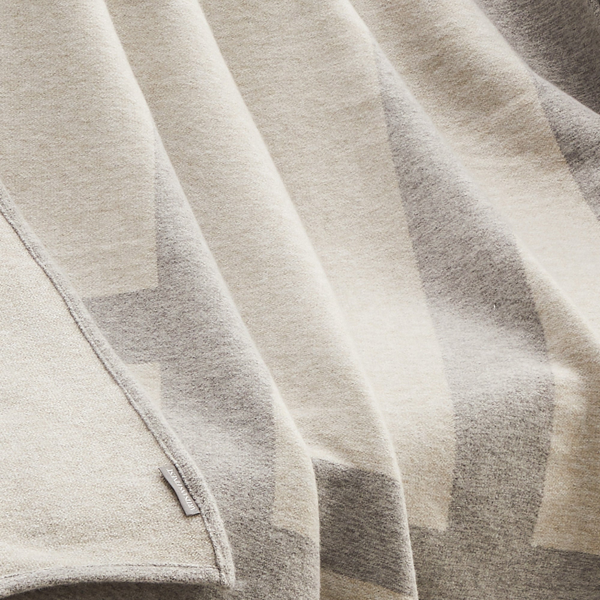 Artisans Finest Woven Throw