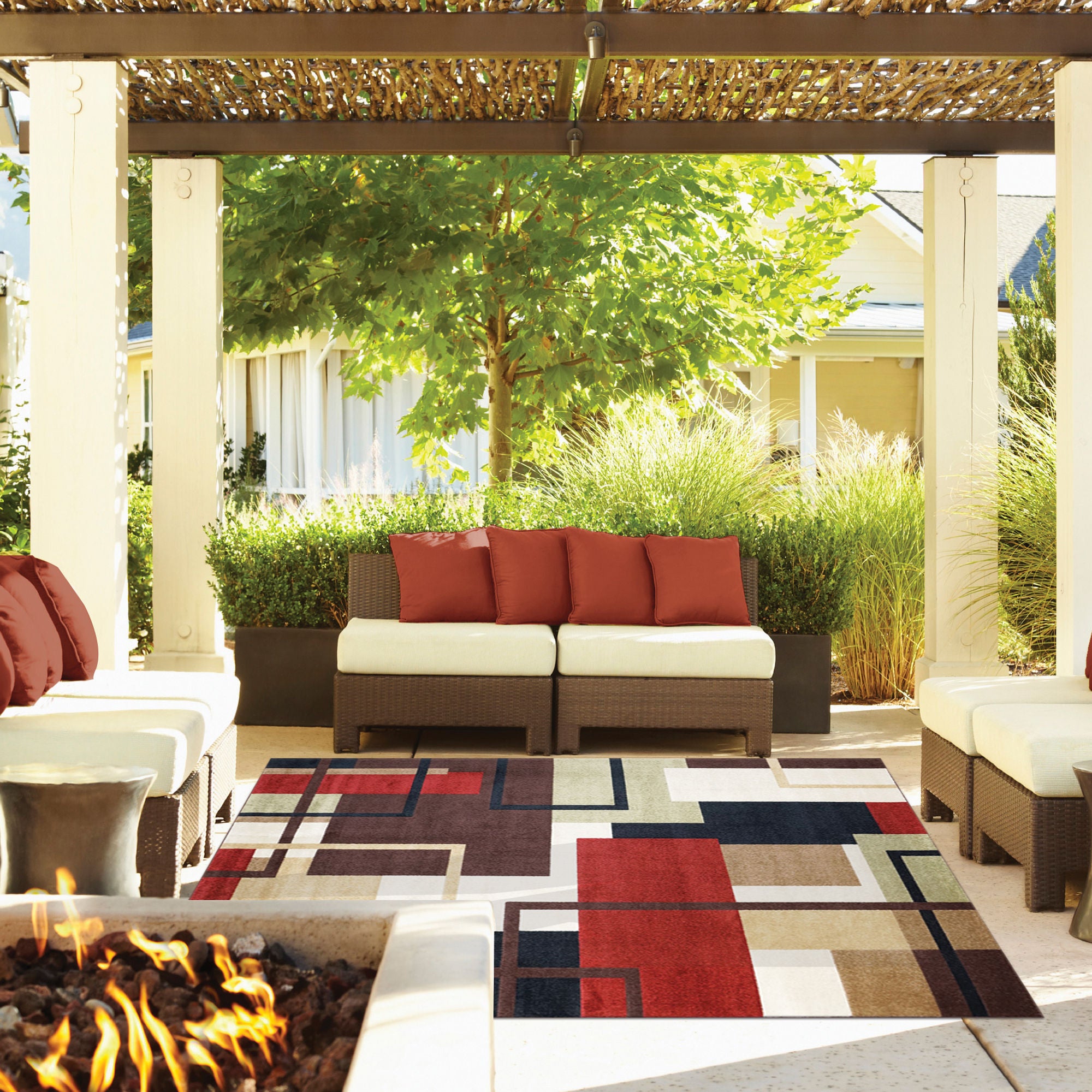 Thomasville Veranda Collection Indoor/Outdoor 7'5"x10' Rug - Abstract Geo Red