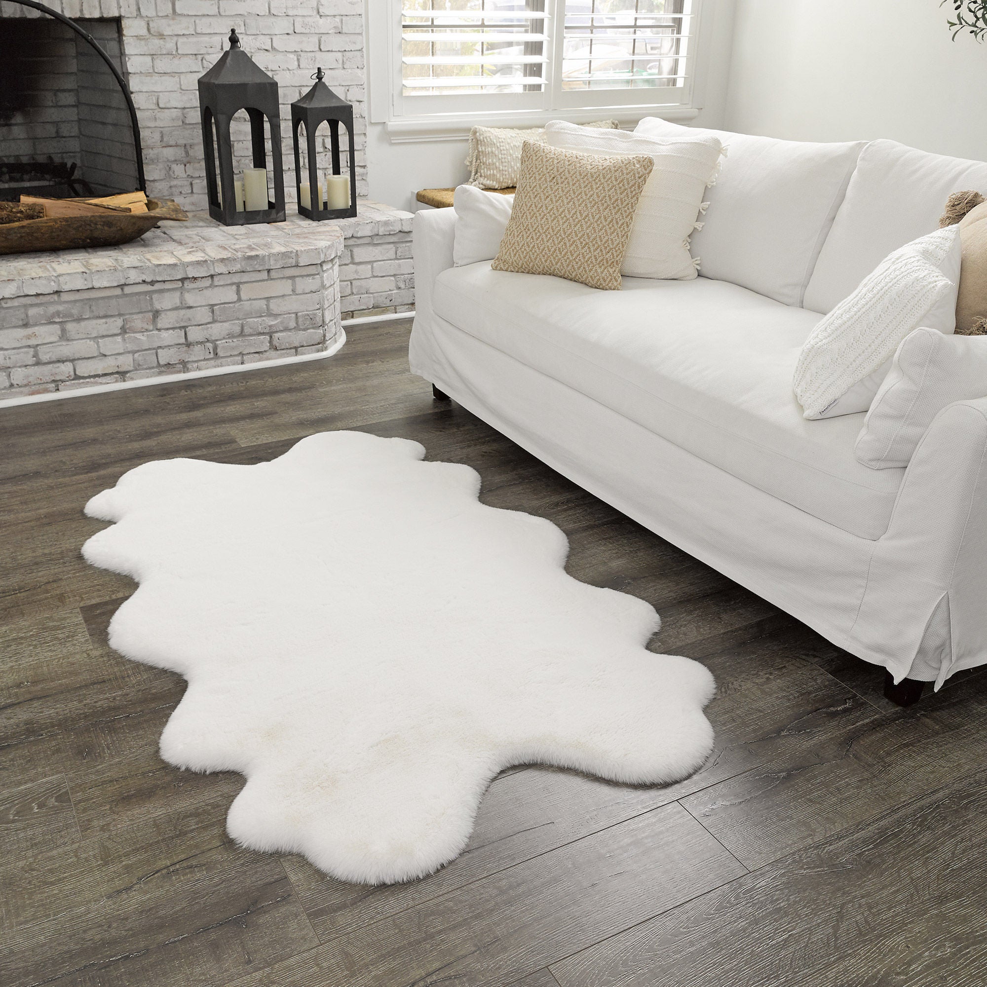 Mon Chateau Faux Fur Quad Rug