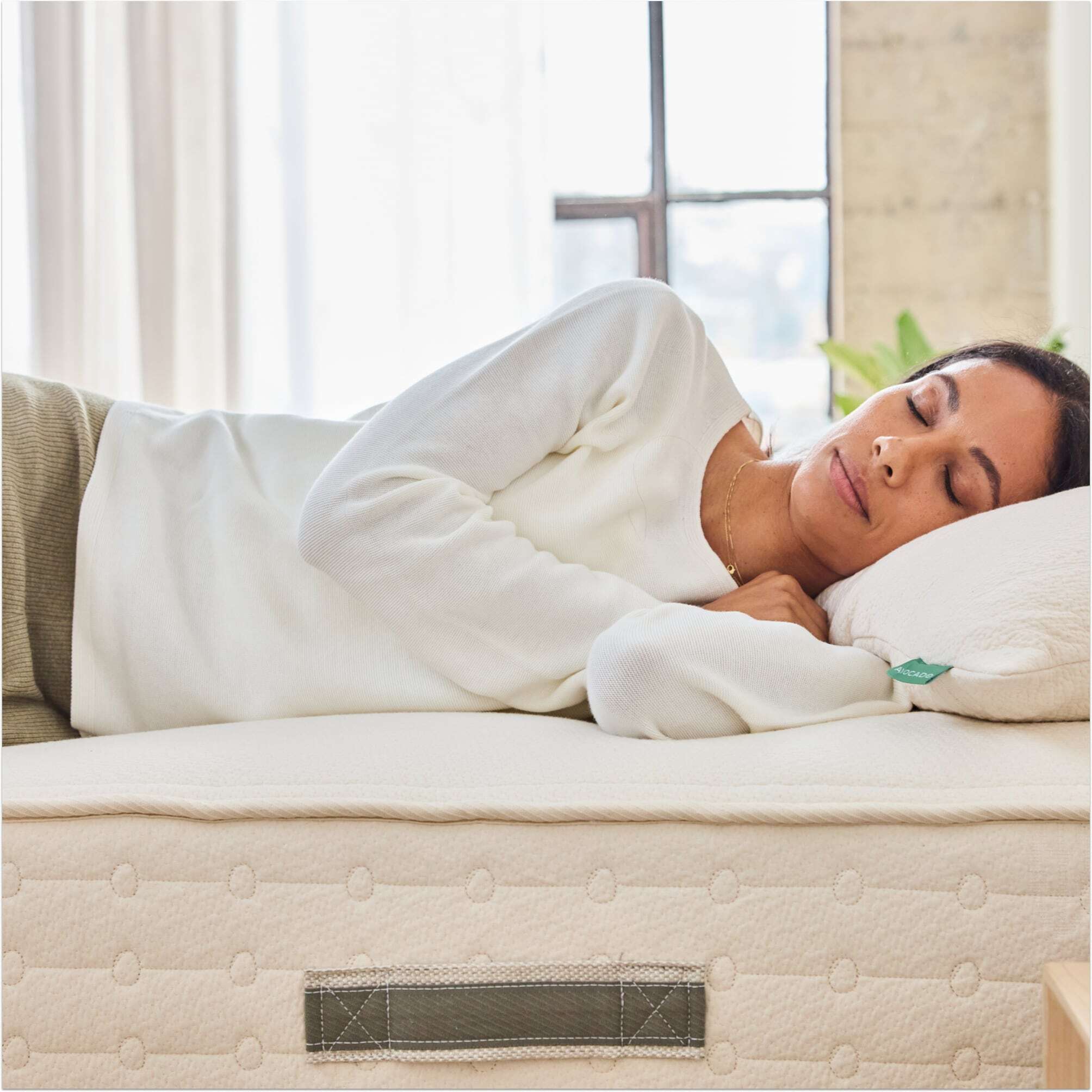 Avocado Organic 11" Medium Hybrid Mattress