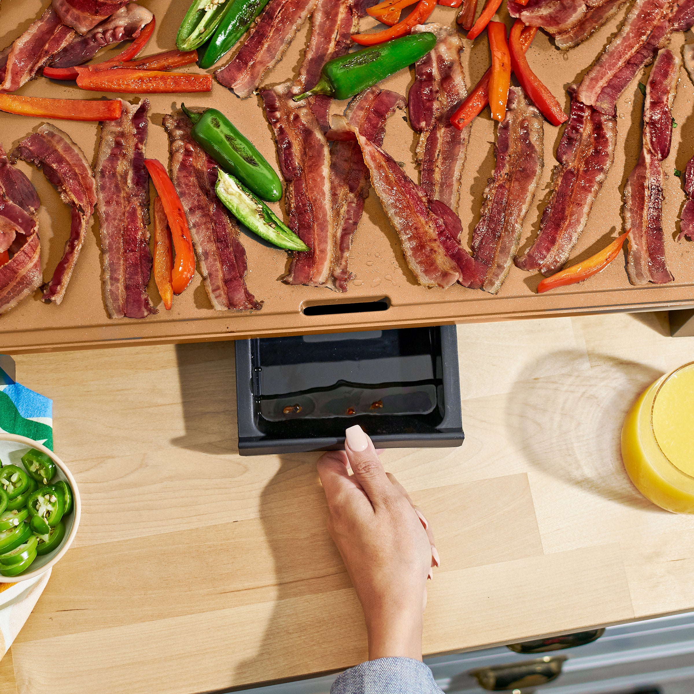 bella XL Ceramic Griddle with Warming Tray